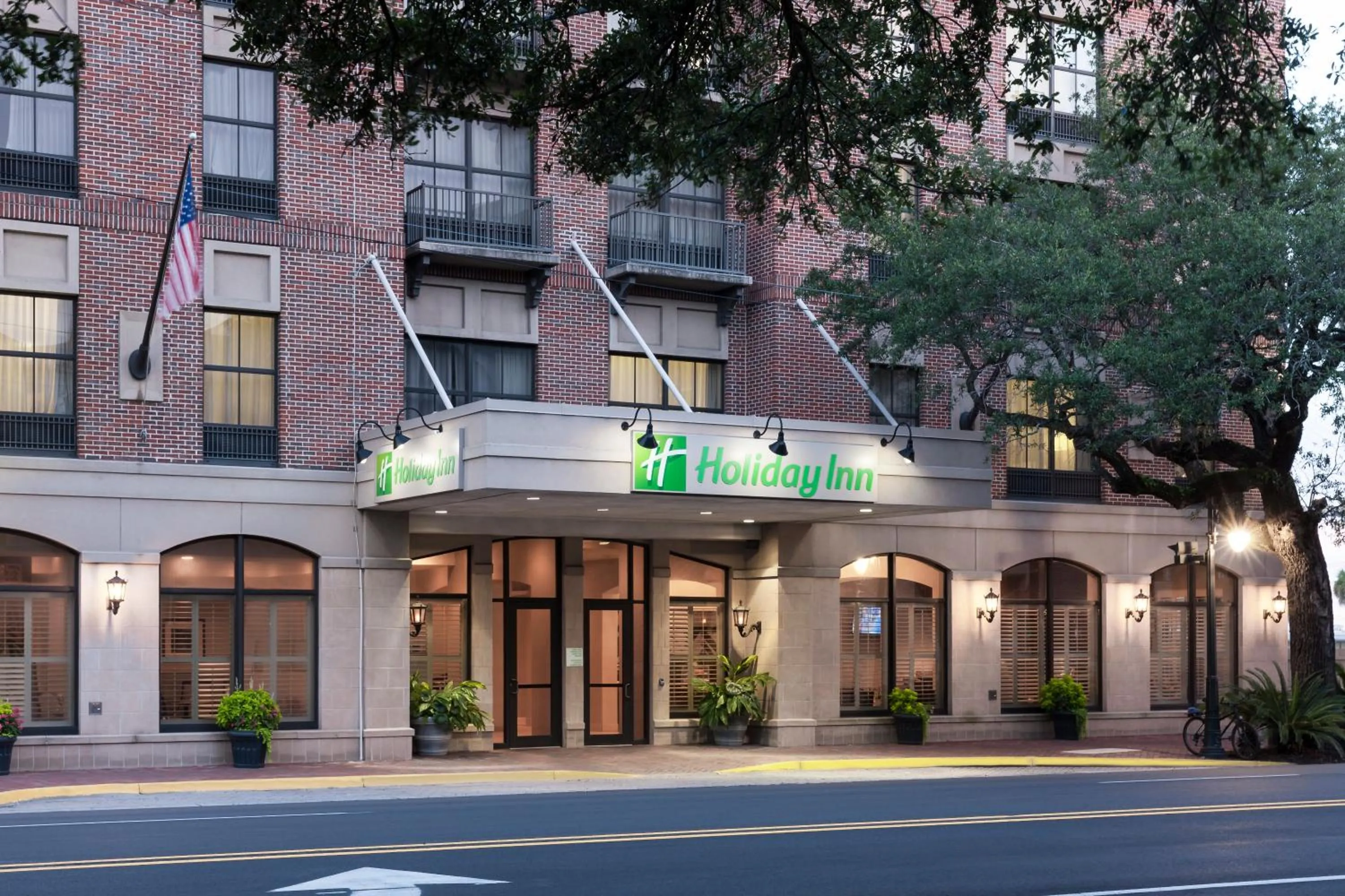 Property building in Holiday Inn Savannah Historic District by IHG