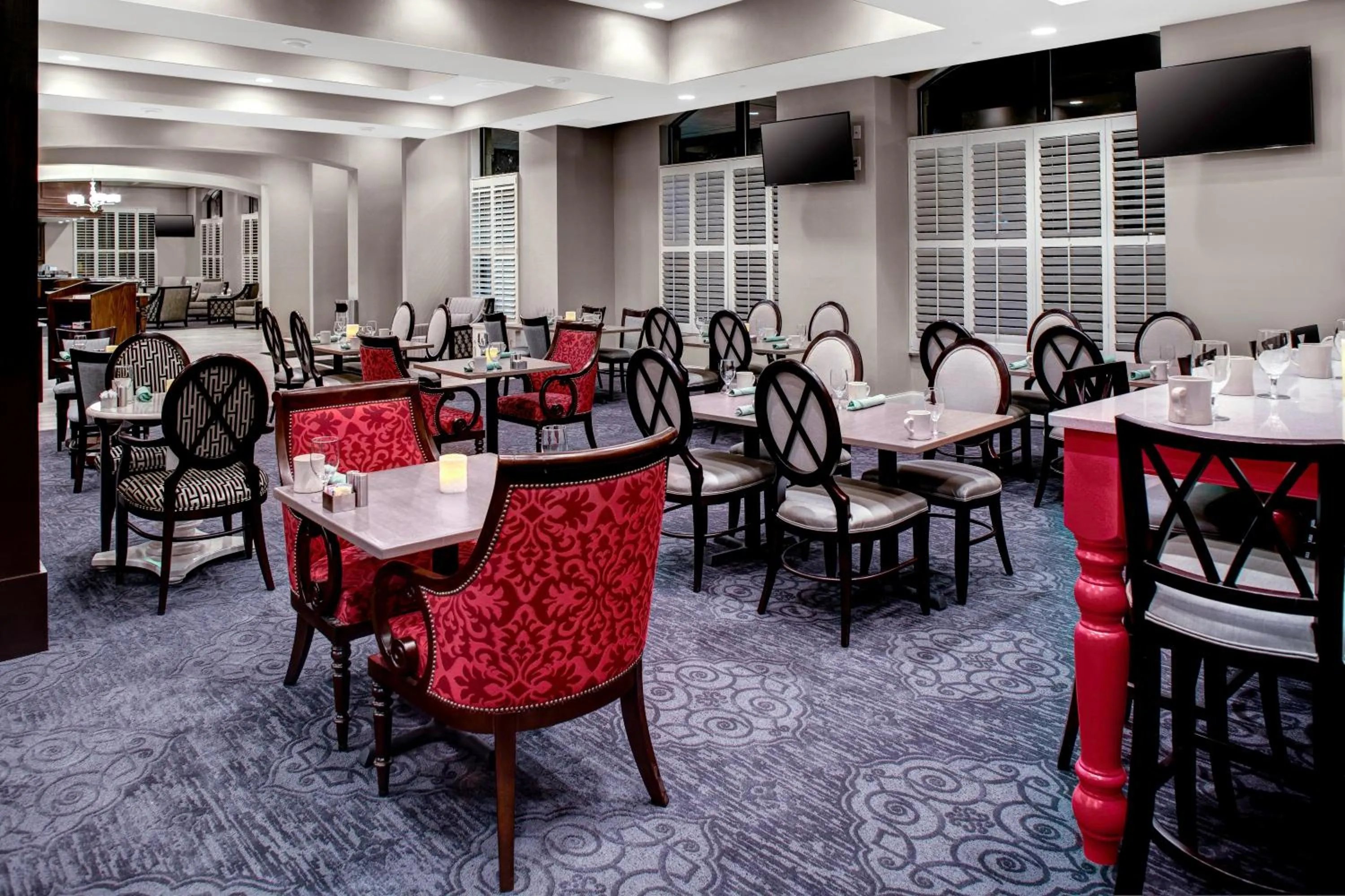 Restaurant/places to eat in Holiday Inn Savannah Historic District by IHG