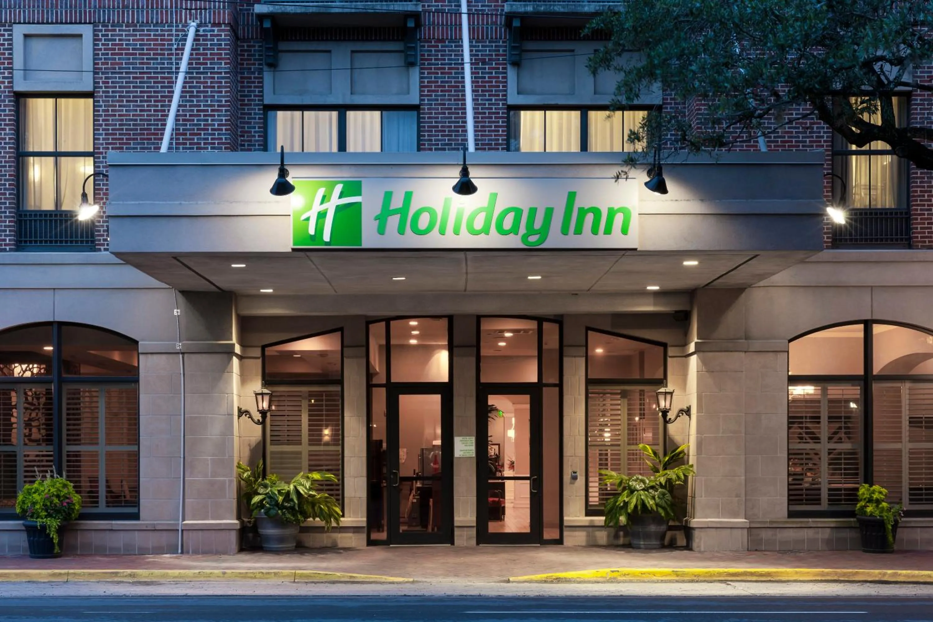 Property building in Holiday Inn Savannah Historic District by IHG