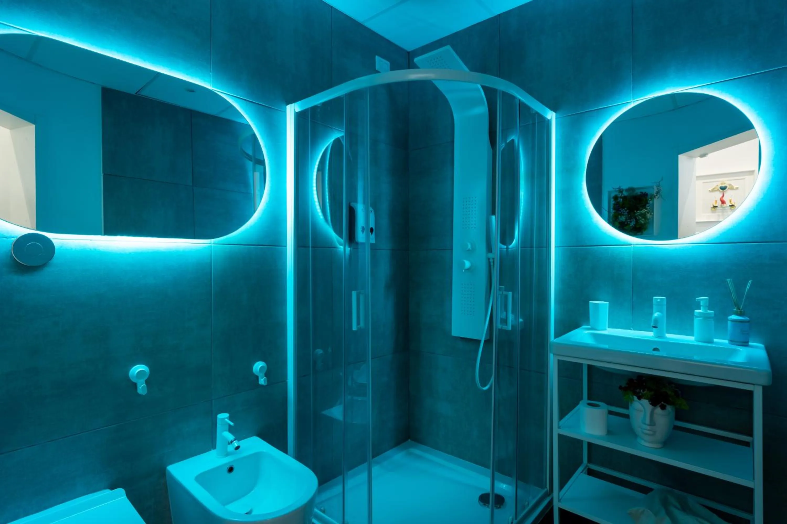 Shower in Skyhouse Chiaia