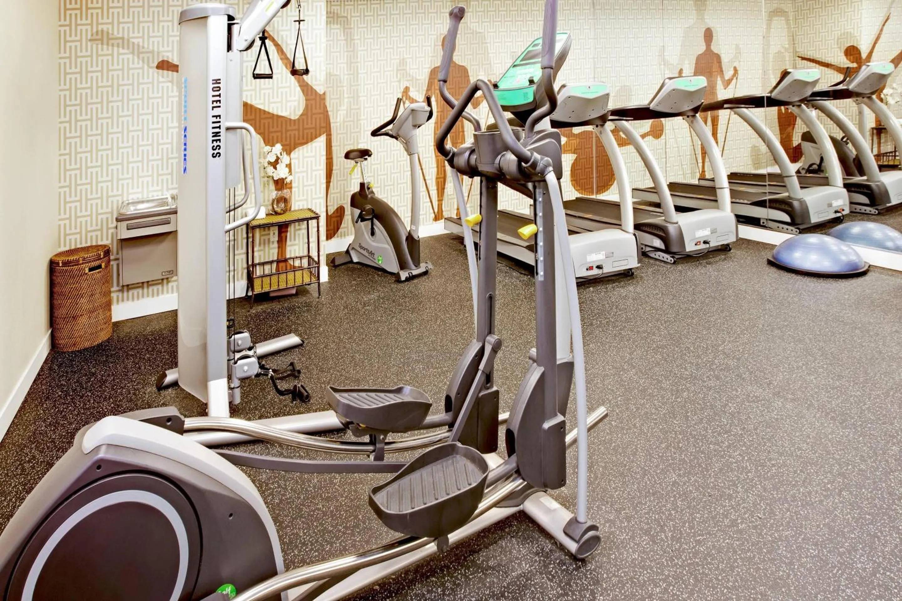 Fitness centre/facilities in MainStay Suites Greensboro