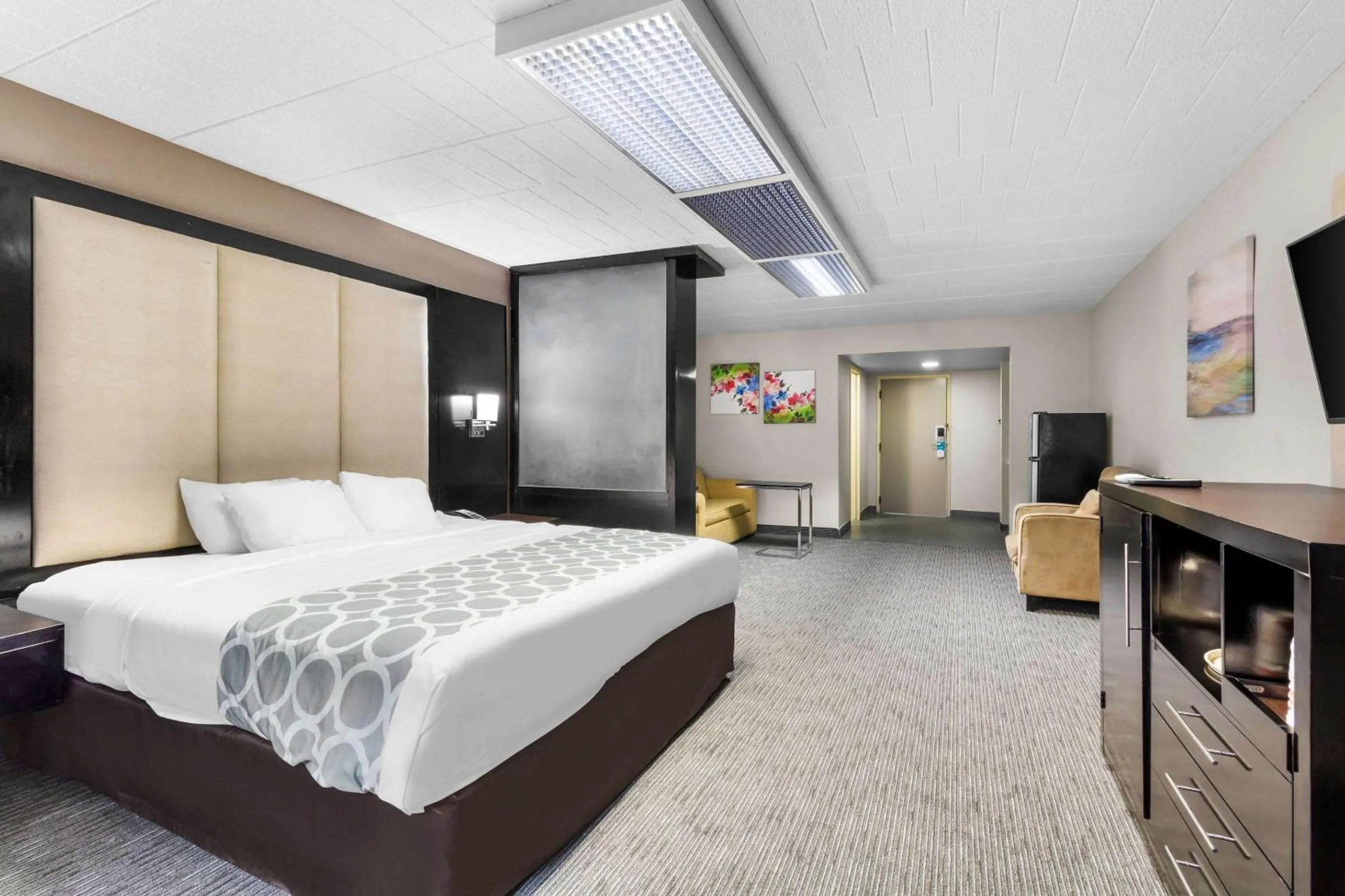 Bedroom, Bed in Quality Inn & Suites Altoona