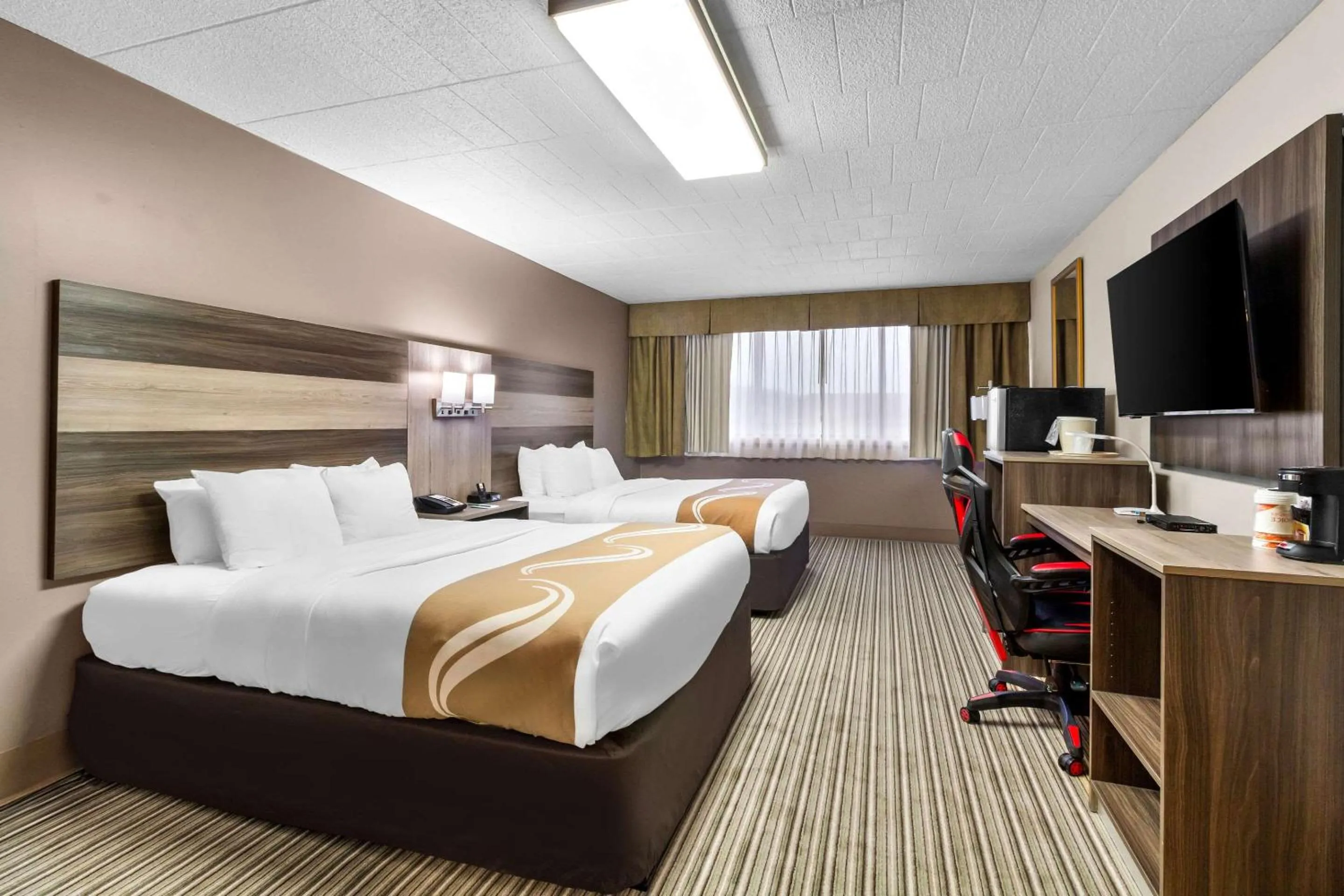 Bedroom, Bed in Quality Inn & Suites Altoona