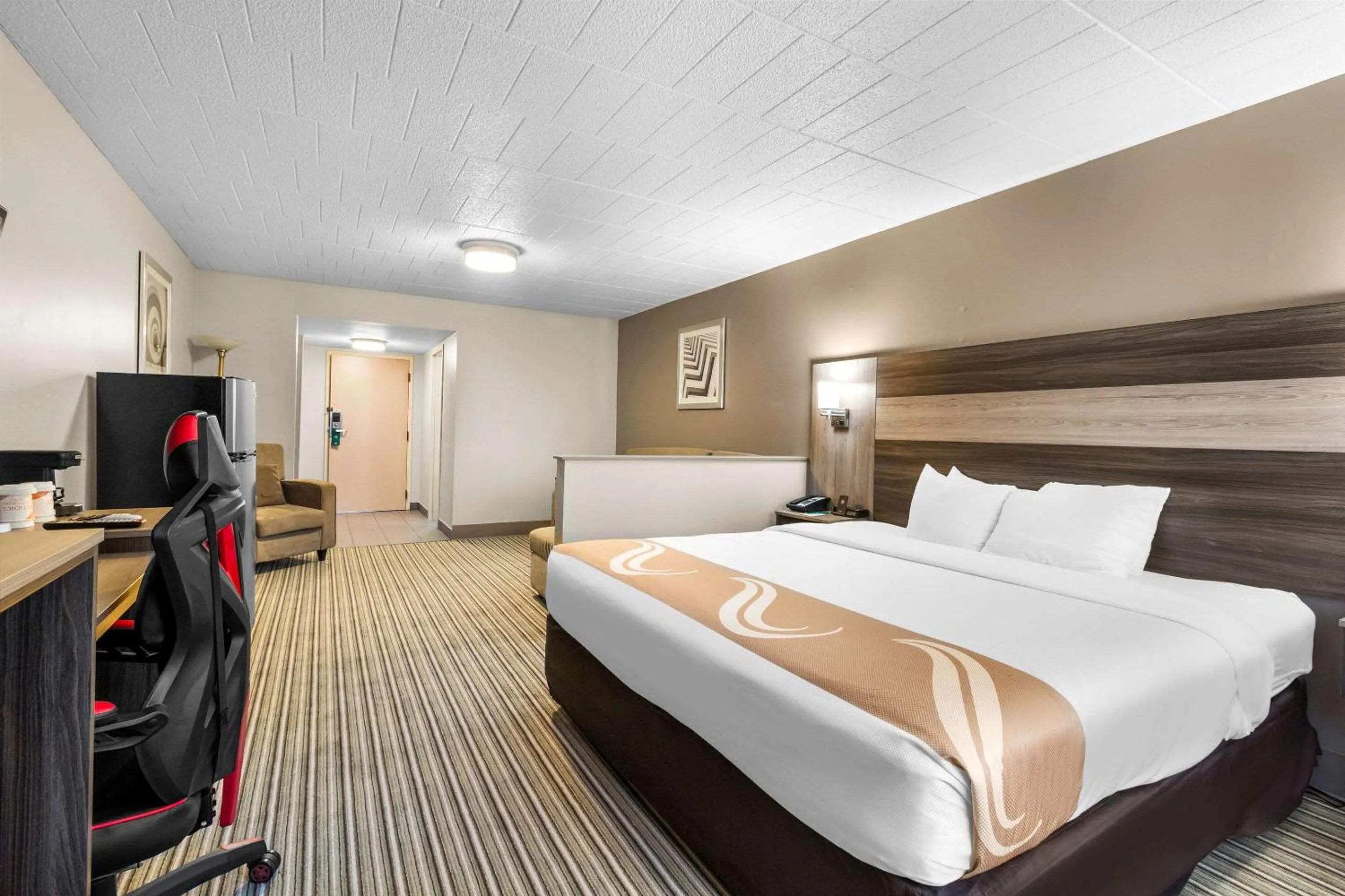 Bedroom, Bed in Quality Inn & Suites Altoona