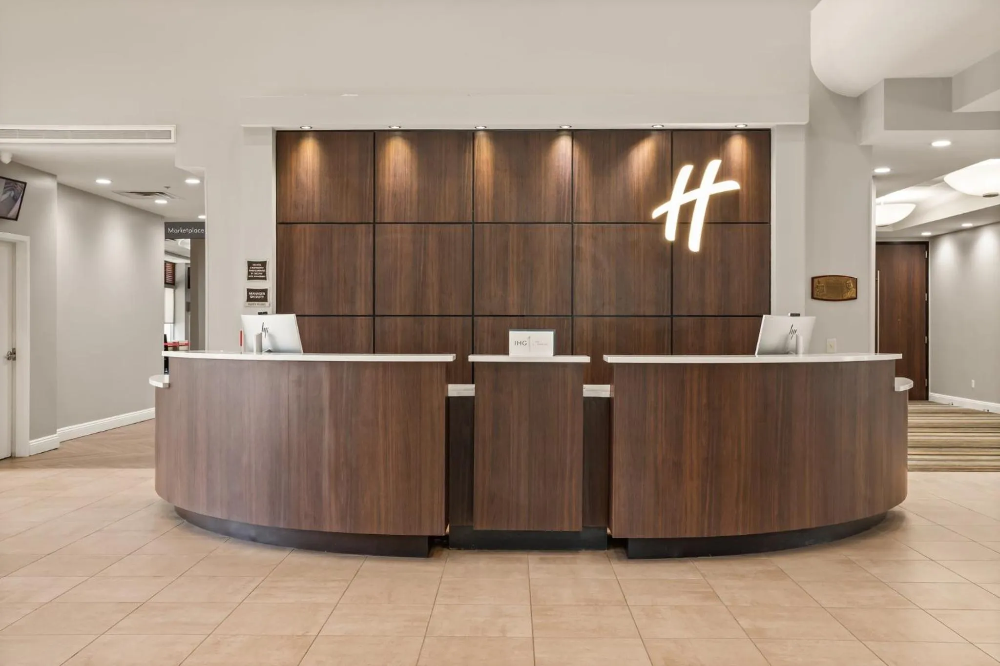 Property building in Holiday Inn Baton Rouge College Drive I-10 by IHG