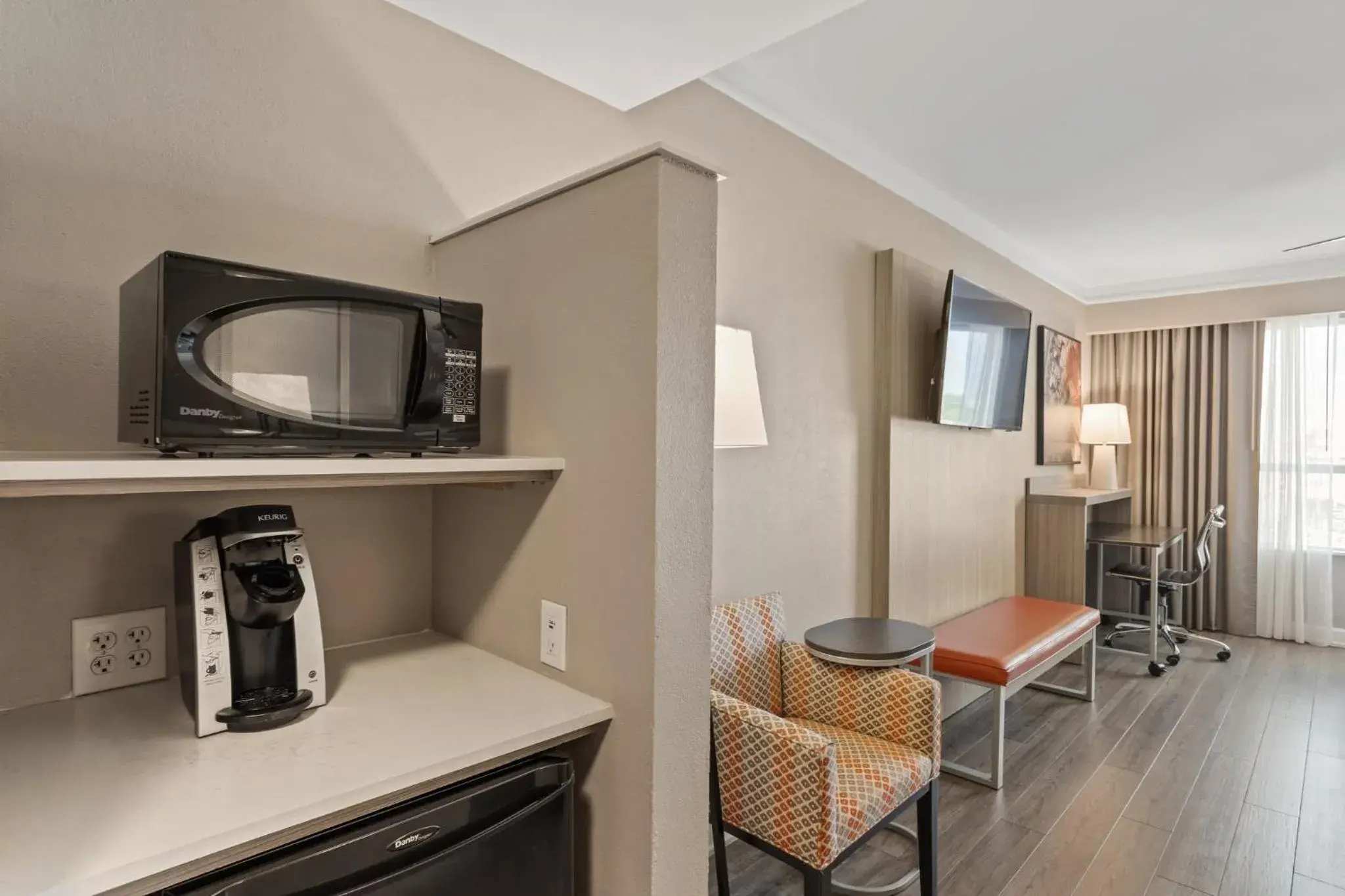 Standard Queen Room in Holiday Inn Baton Rouge College Drive I-10 by IHG Standard Queen Room in Holiday Inn Baton Rouge College Drive I-10 by IHG