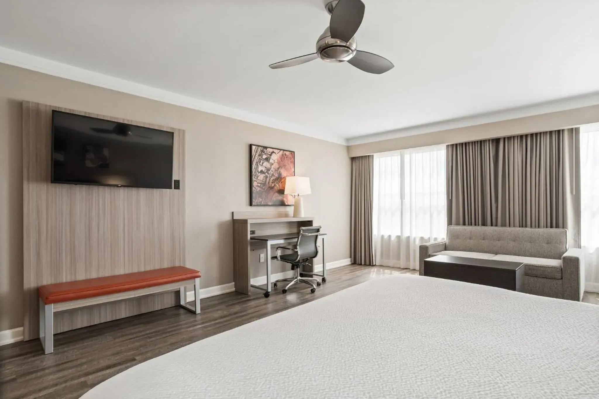 Premium King Room in Holiday Inn Baton Rouge College Drive I-10 by IHG Premium King Room in Holiday Inn Baton Rouge College Drive I-10 by IHG