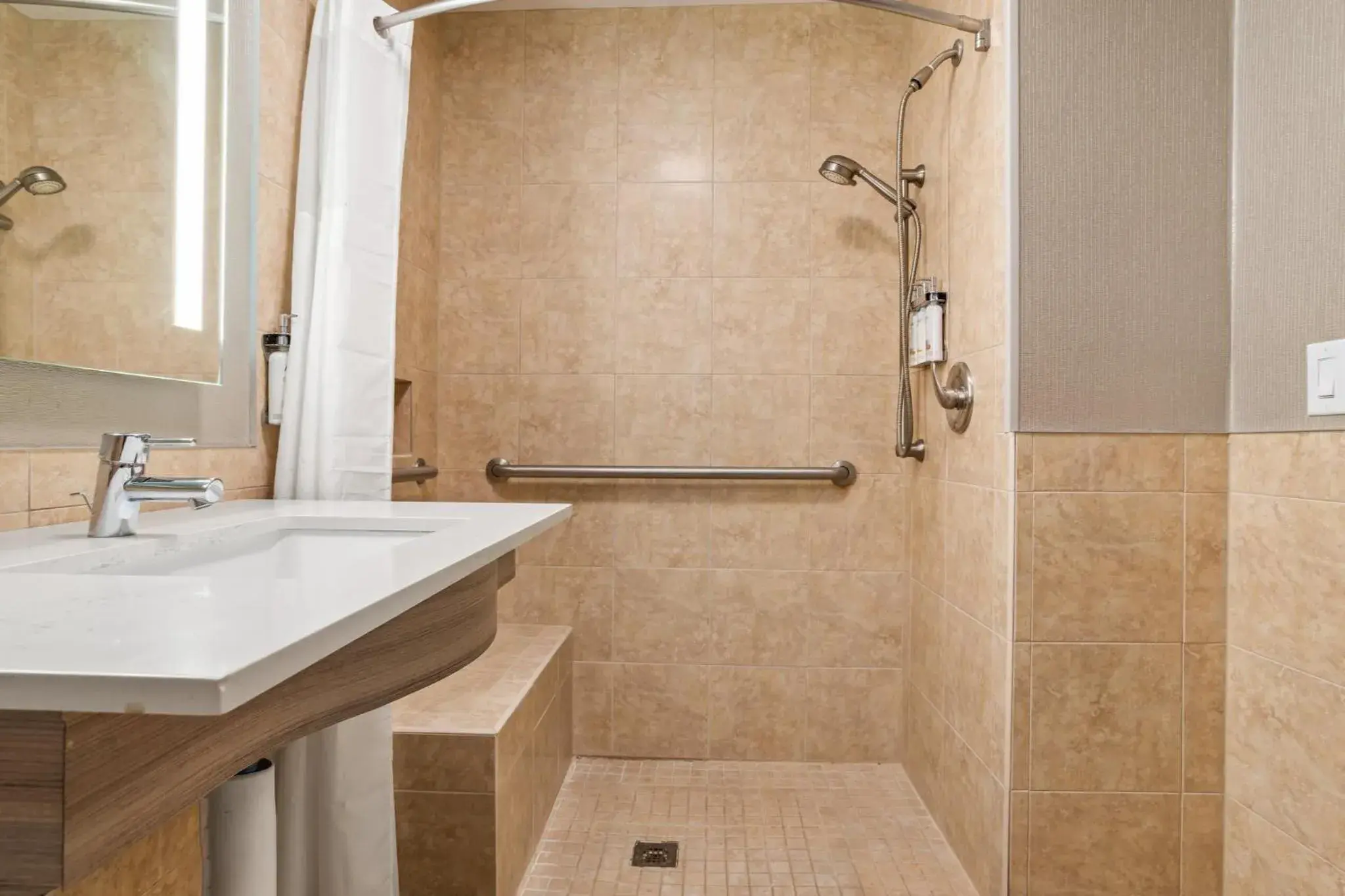 Queen Room - Disability Access in Holiday Inn Baton Rouge College Drive I-10 by IHG Queen Room - Disability Access in Holiday Inn Baton Rouge College Drive I-10 by IHG