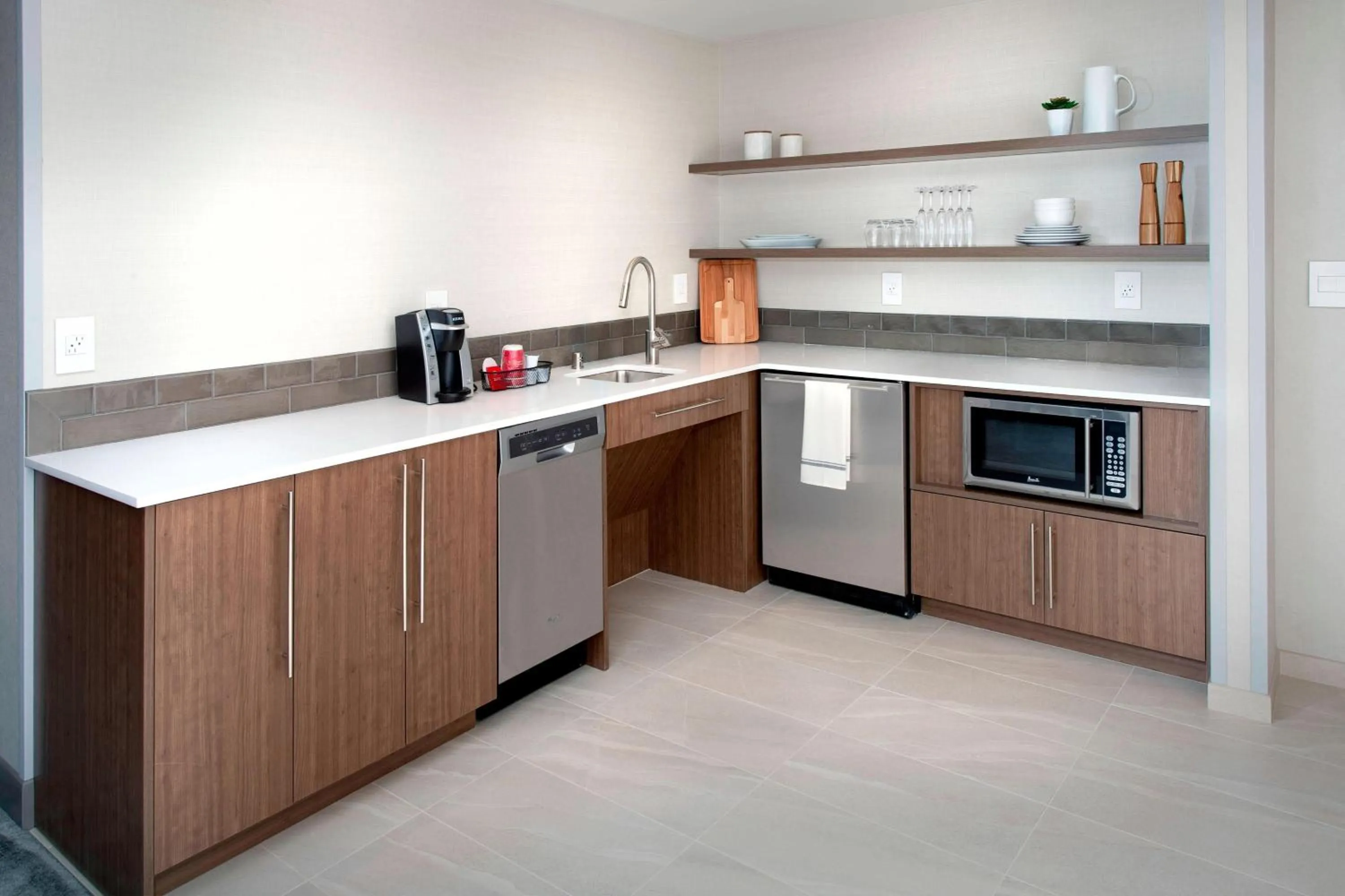 Kitchen or kitchenette in Delta Hotels by Marriott Seattle Everett