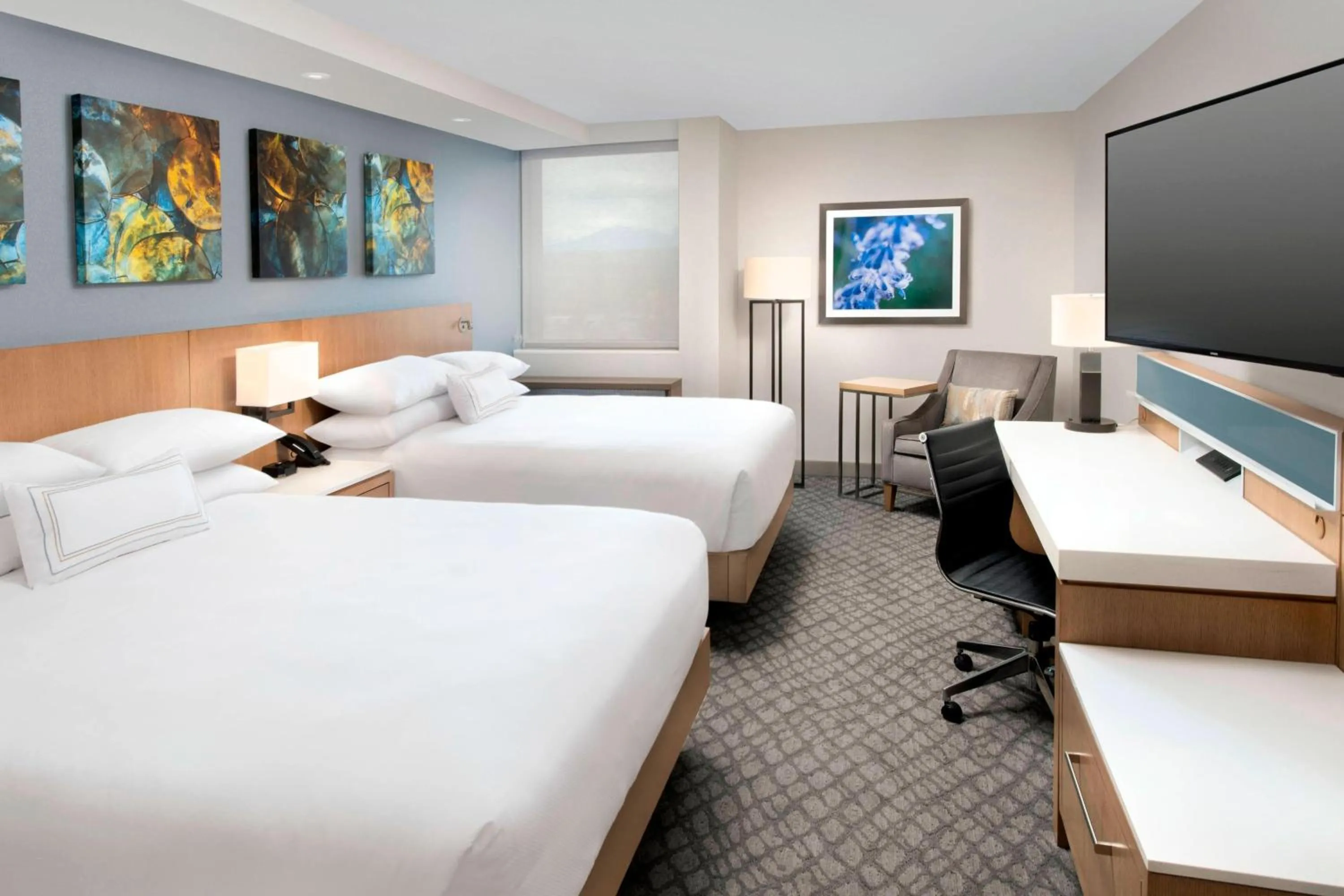 Photo of the whole room, Bed in Delta Hotels by Marriott Seattle Everett