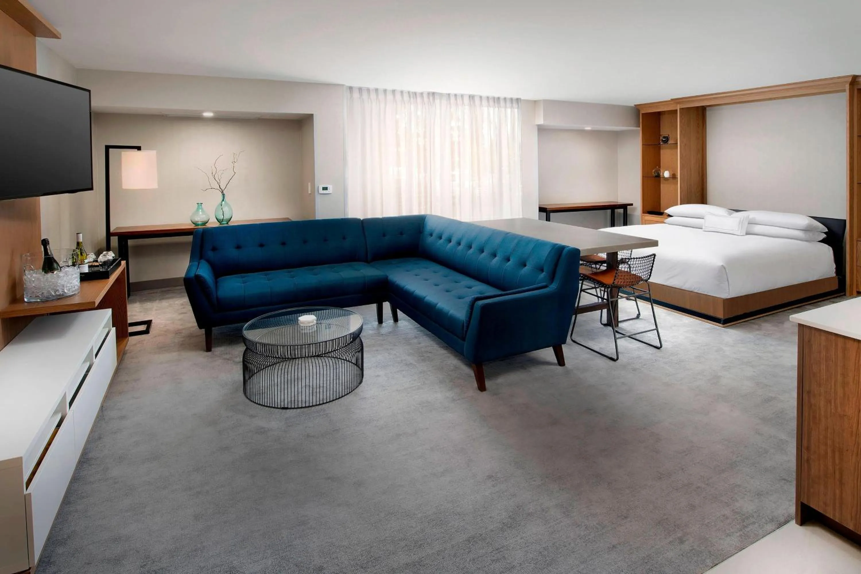 Photo of the whole room, Bed in Delta Hotels by Marriott Seattle Everett