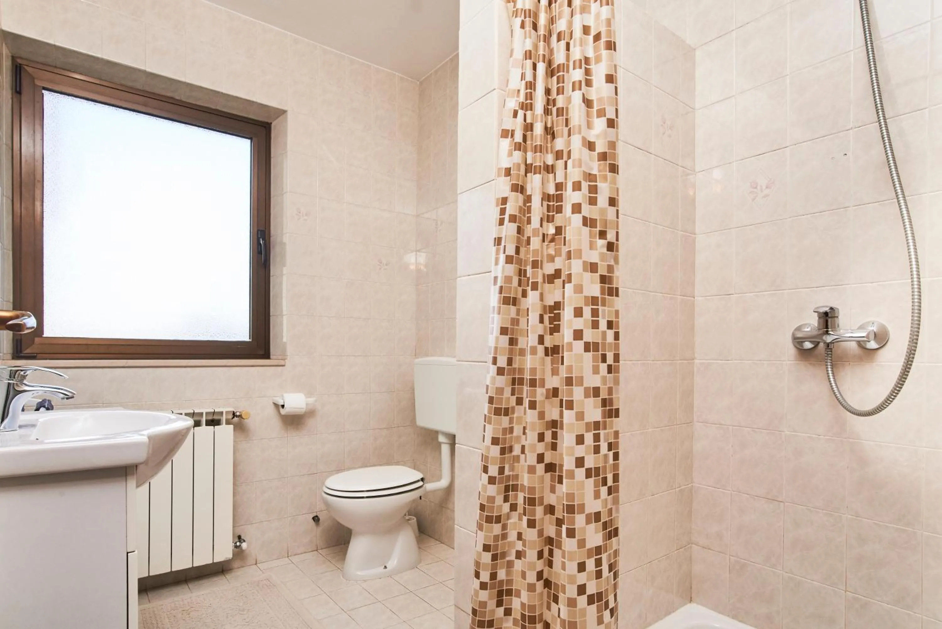 Bathroom in Lovely roses