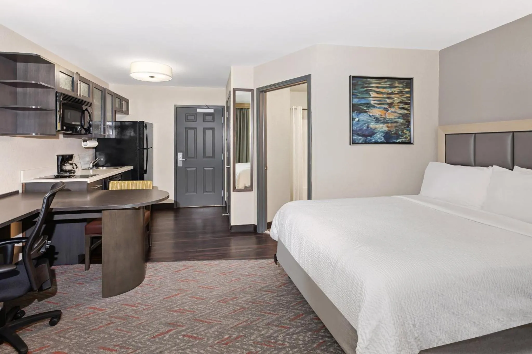 Photo of the whole room, Bed in Candlewood Suites Appleton by IHG