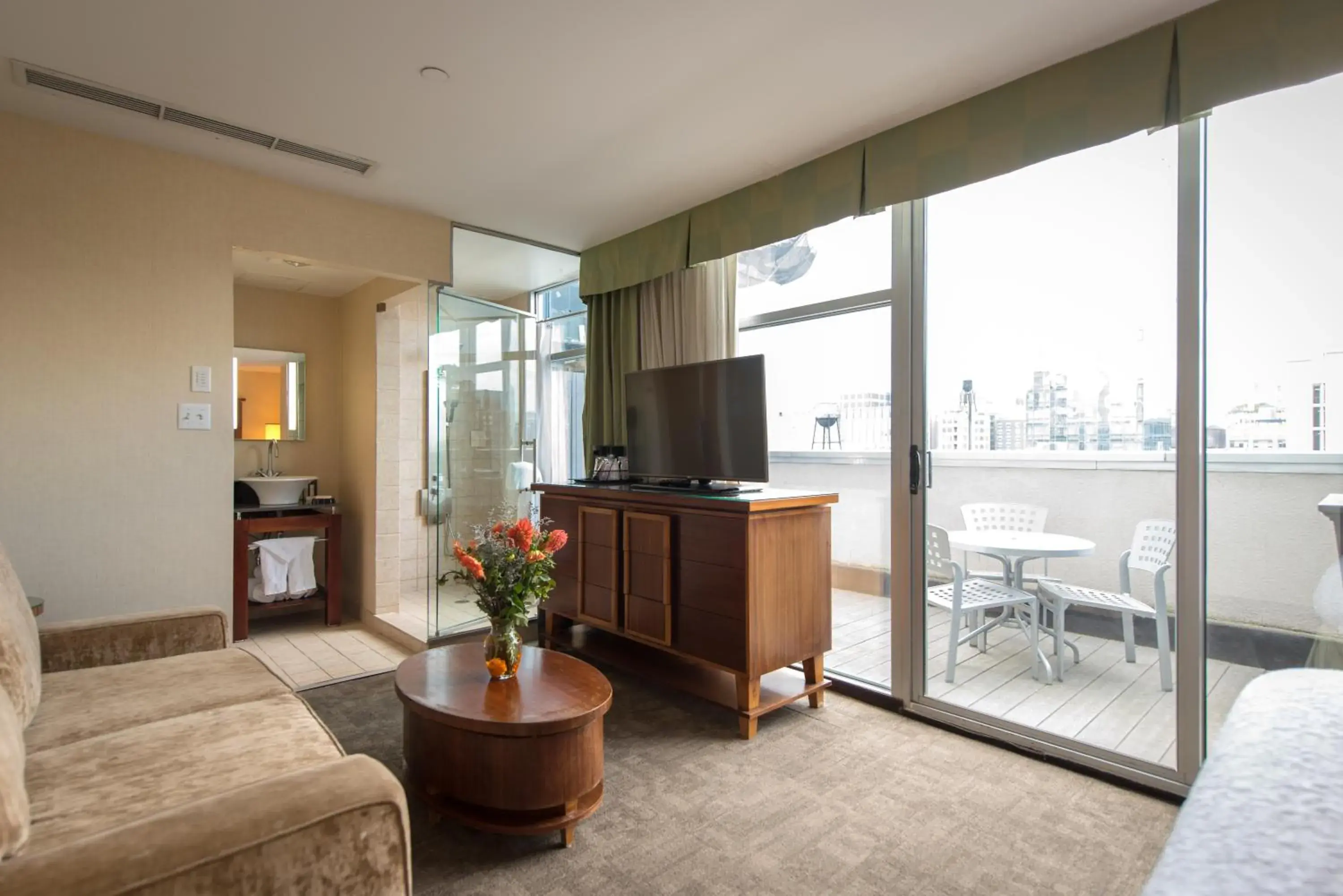 King Suite in SoHo 54 King Suite in SoHo 54