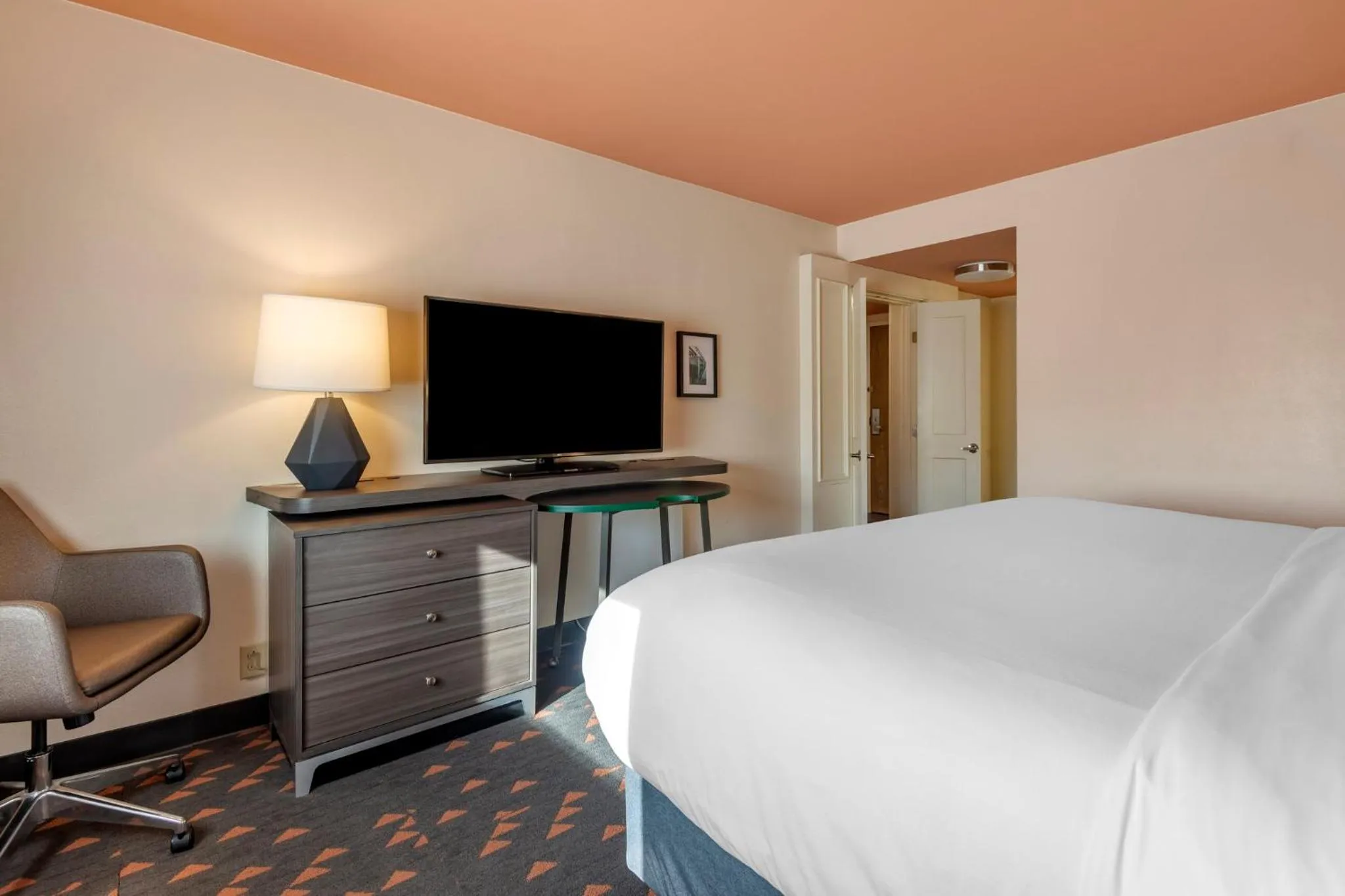 Photo of the whole room, Bed in Holiday Inn Bangor by IHG