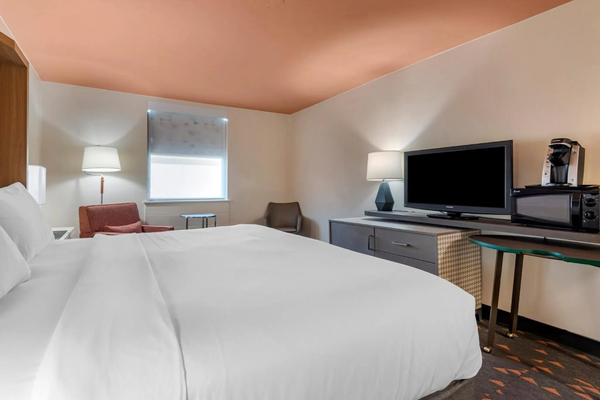 Photo of the whole room, Bed in Holiday Inn Bangor by IHG
