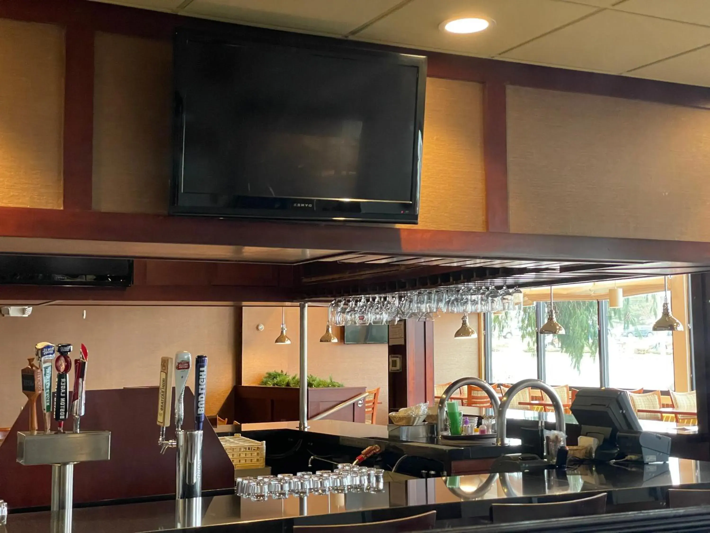 Lounge or bar in Holiday Inn Bangor by IHG Lounge or bar in Holiday Inn Bangor by IHG