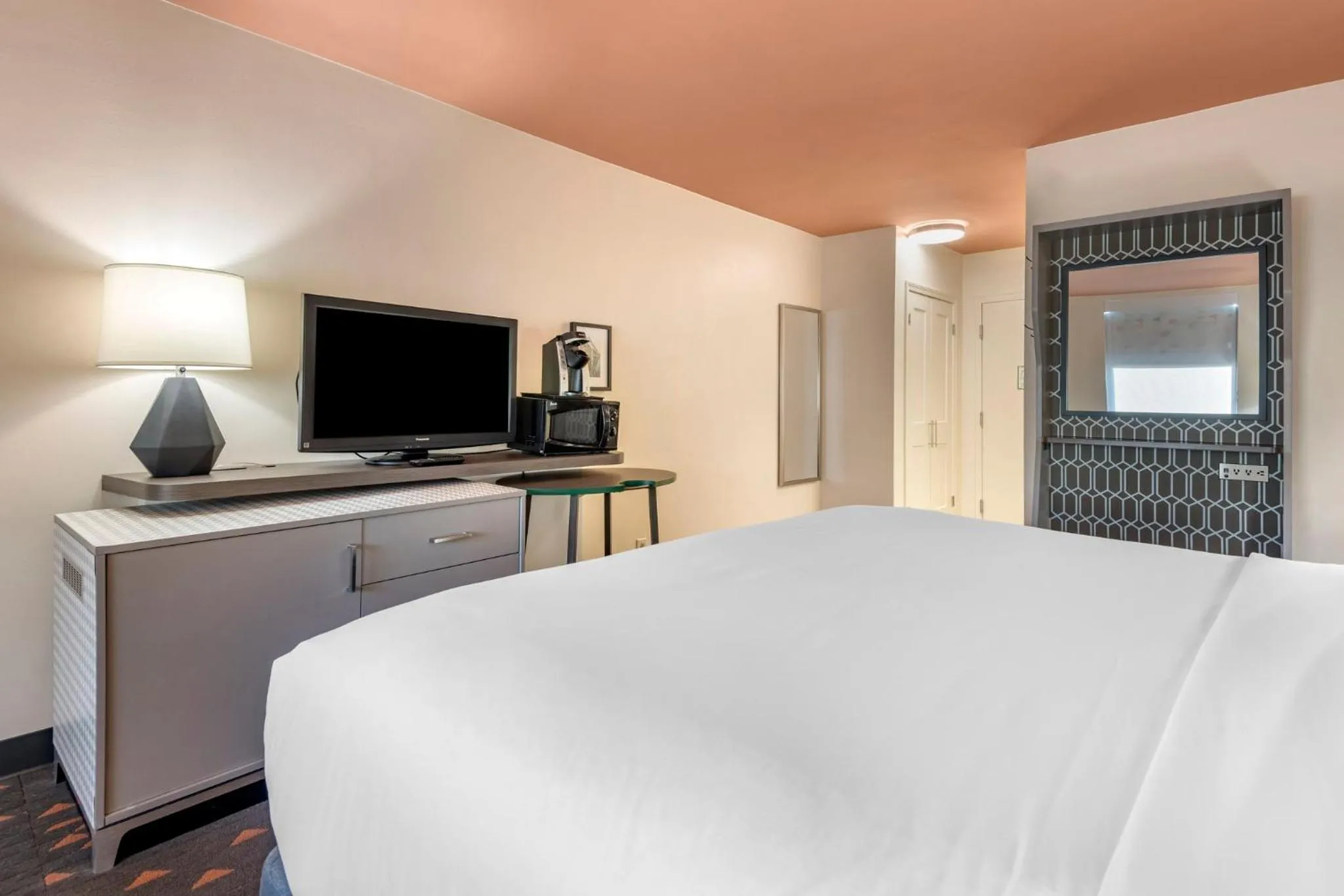 Photo of the whole room, Bed in Holiday Inn Bangor by IHG