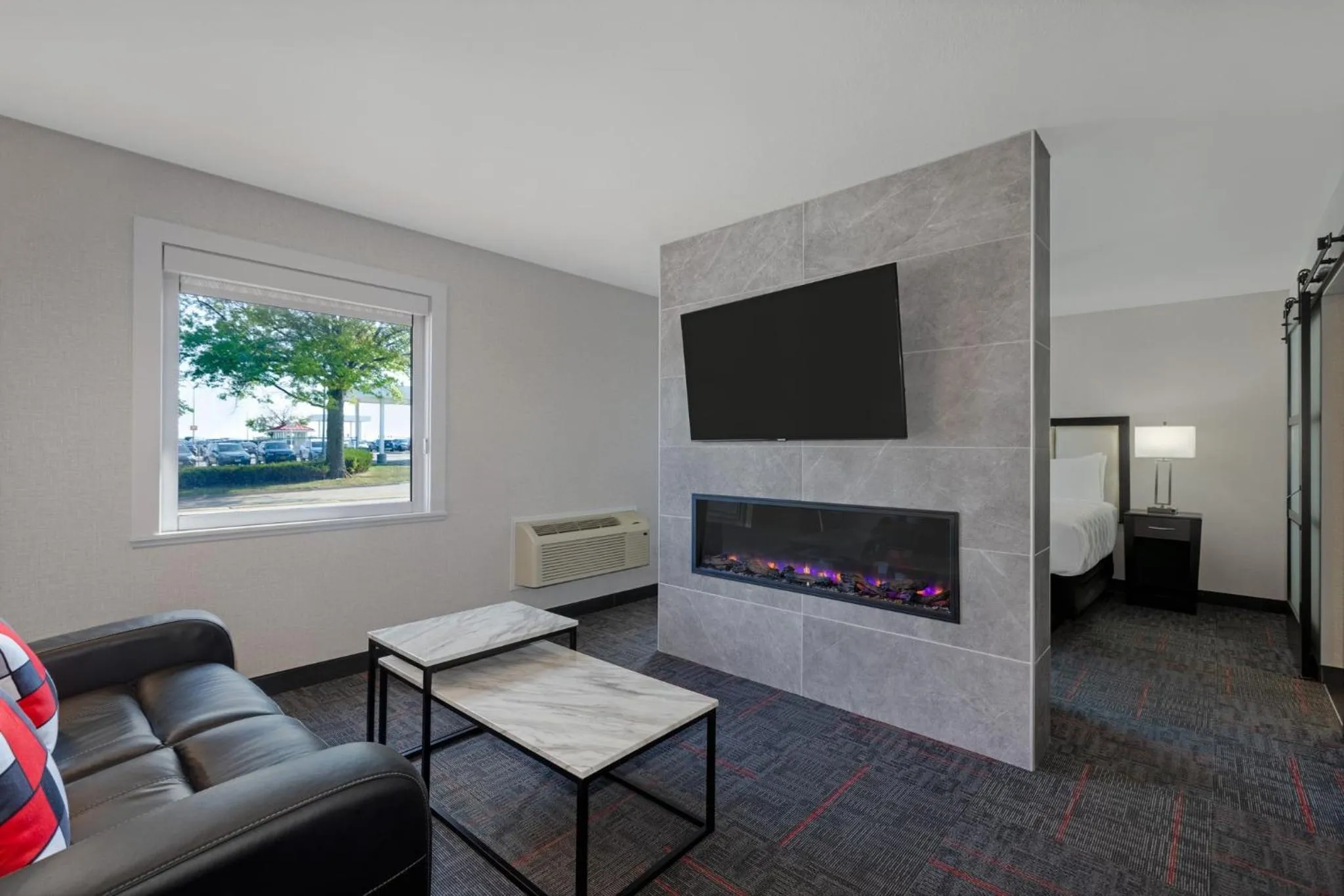 Photo of the whole room in Holiday Inn Des Moines-Airport Conf Center by IHG