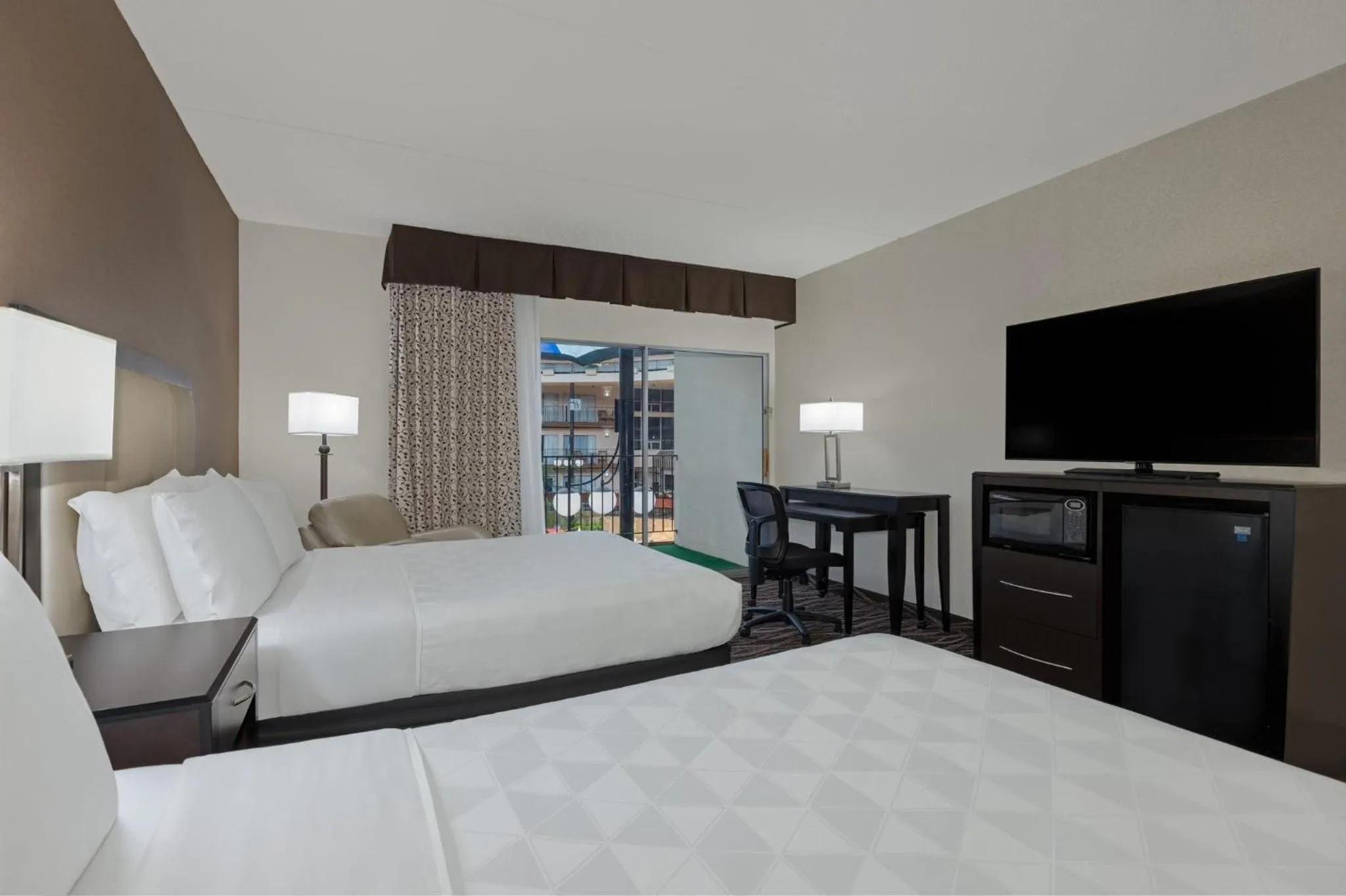 Photo of the whole room, Bed in Holiday Inn Des Moines-Airport Conf Center by IHG