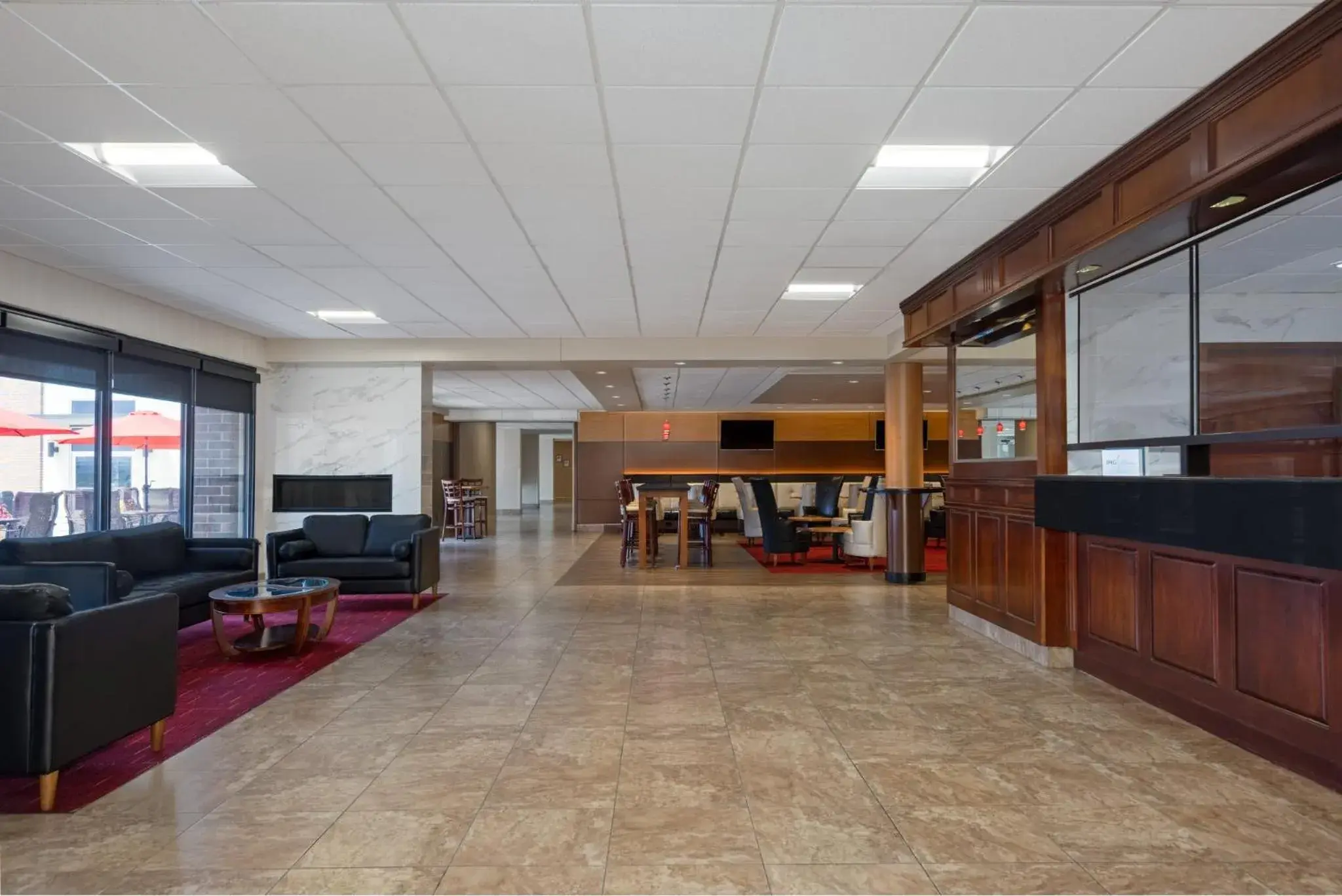 Property building in Holiday Inn Des Moines-Airport Conf Center by IHG Property building in Holiday Inn Des Moines-Airport Conf Center by IHG