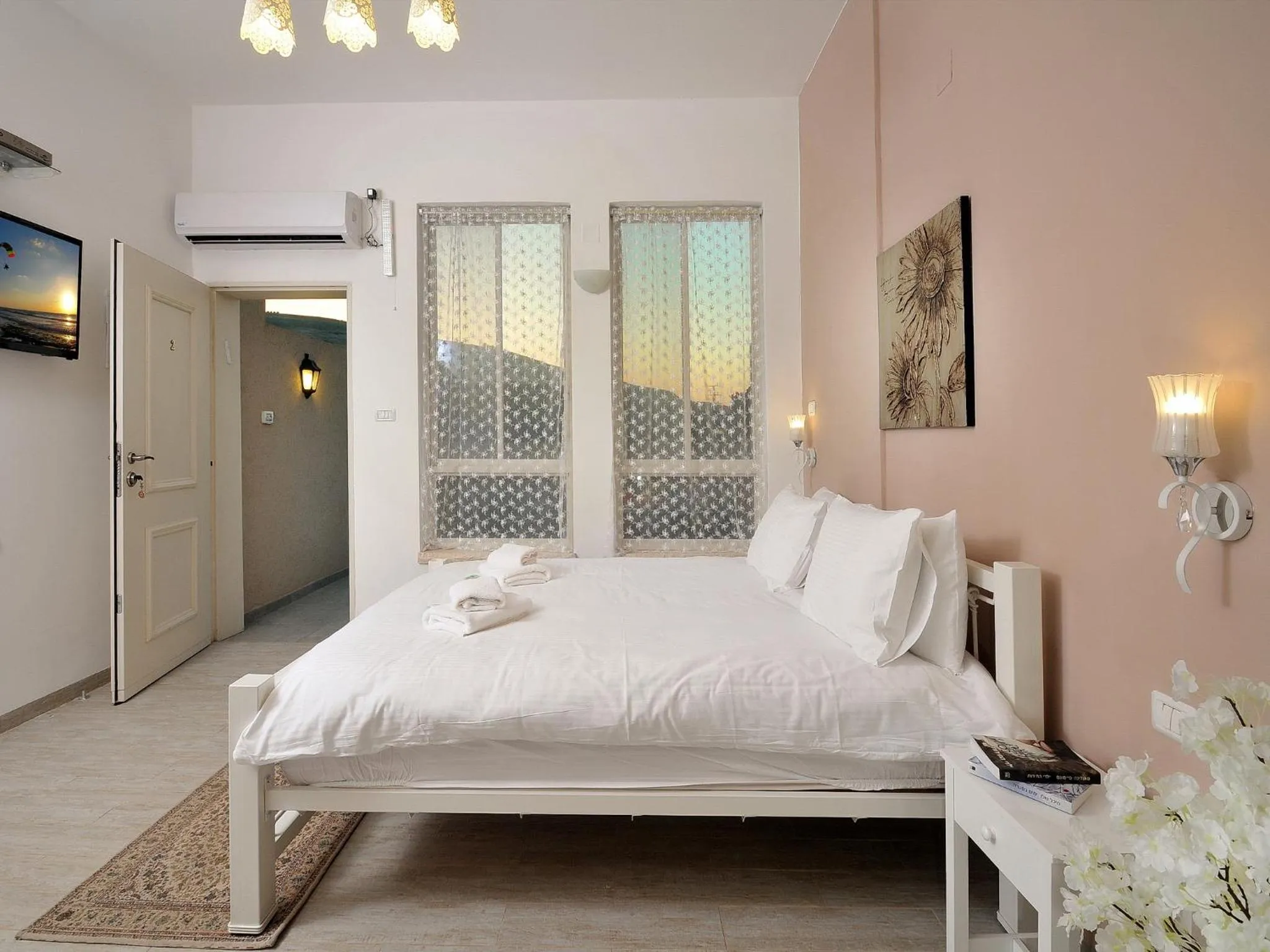 Bed in Zimmer BaSadot