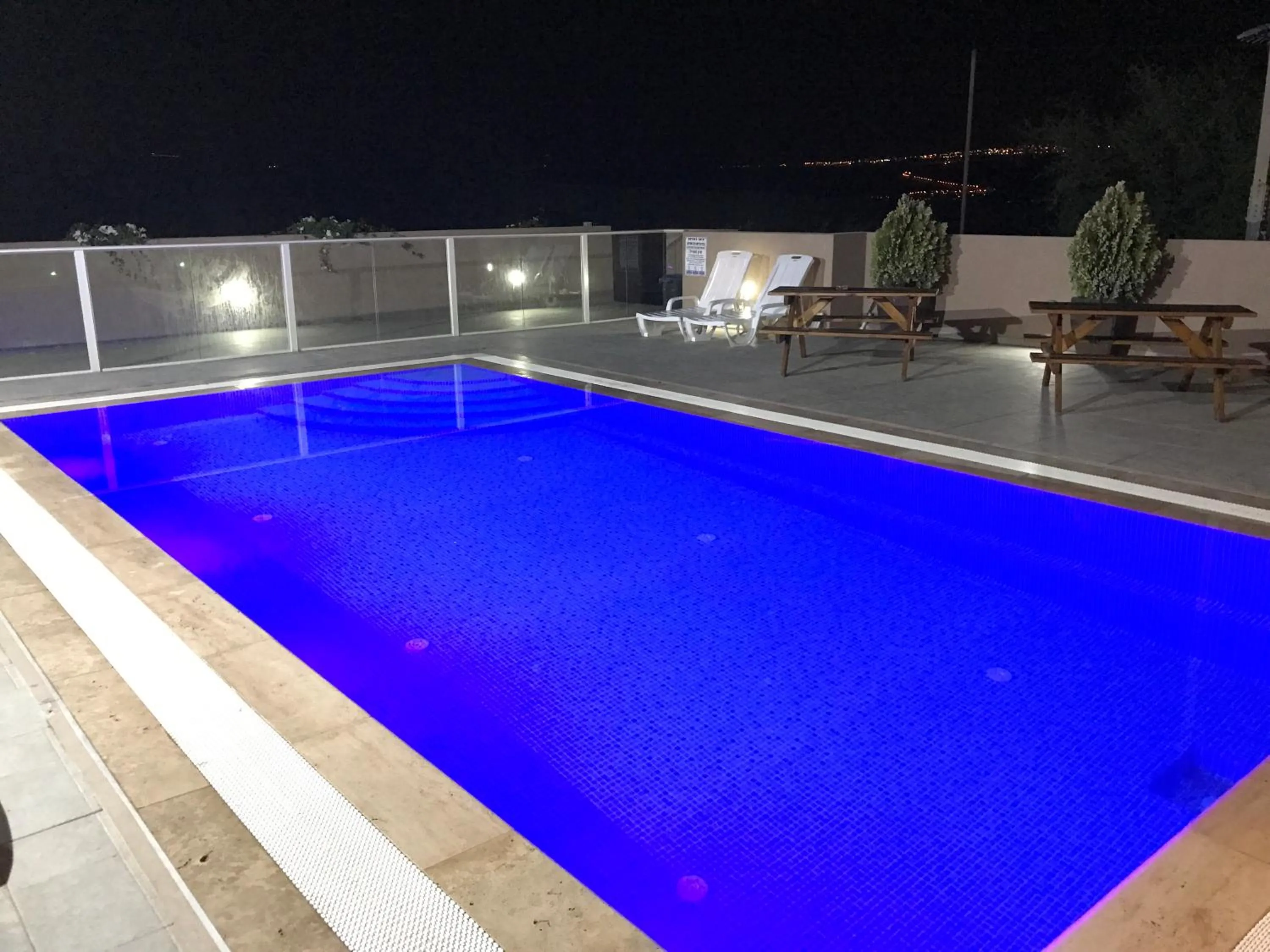 Facade/entrance in Zimmer BaSadot