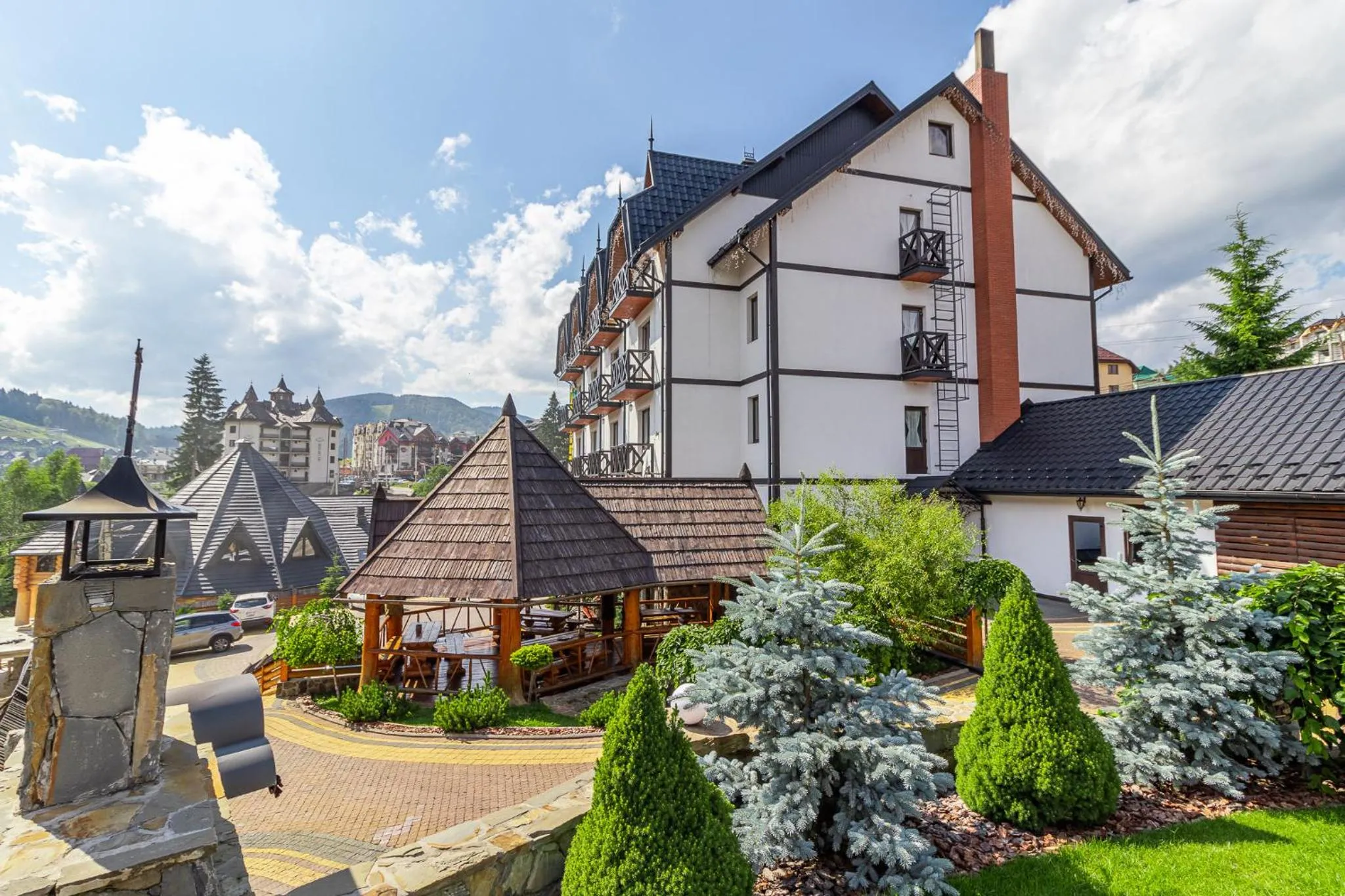 Hotel Pid Strihoju