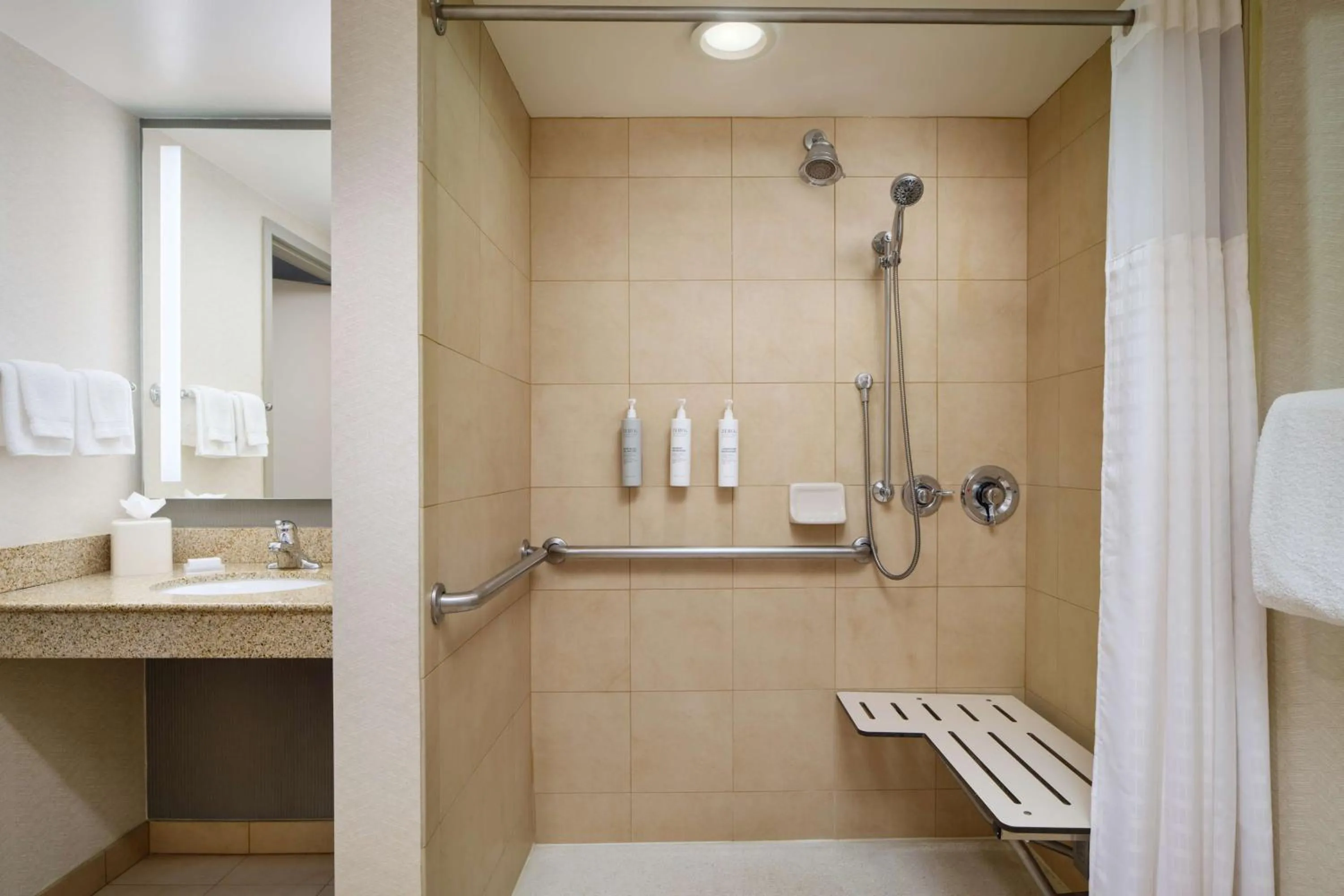 Bathroom in Hilton Garden Inn Schaumburg