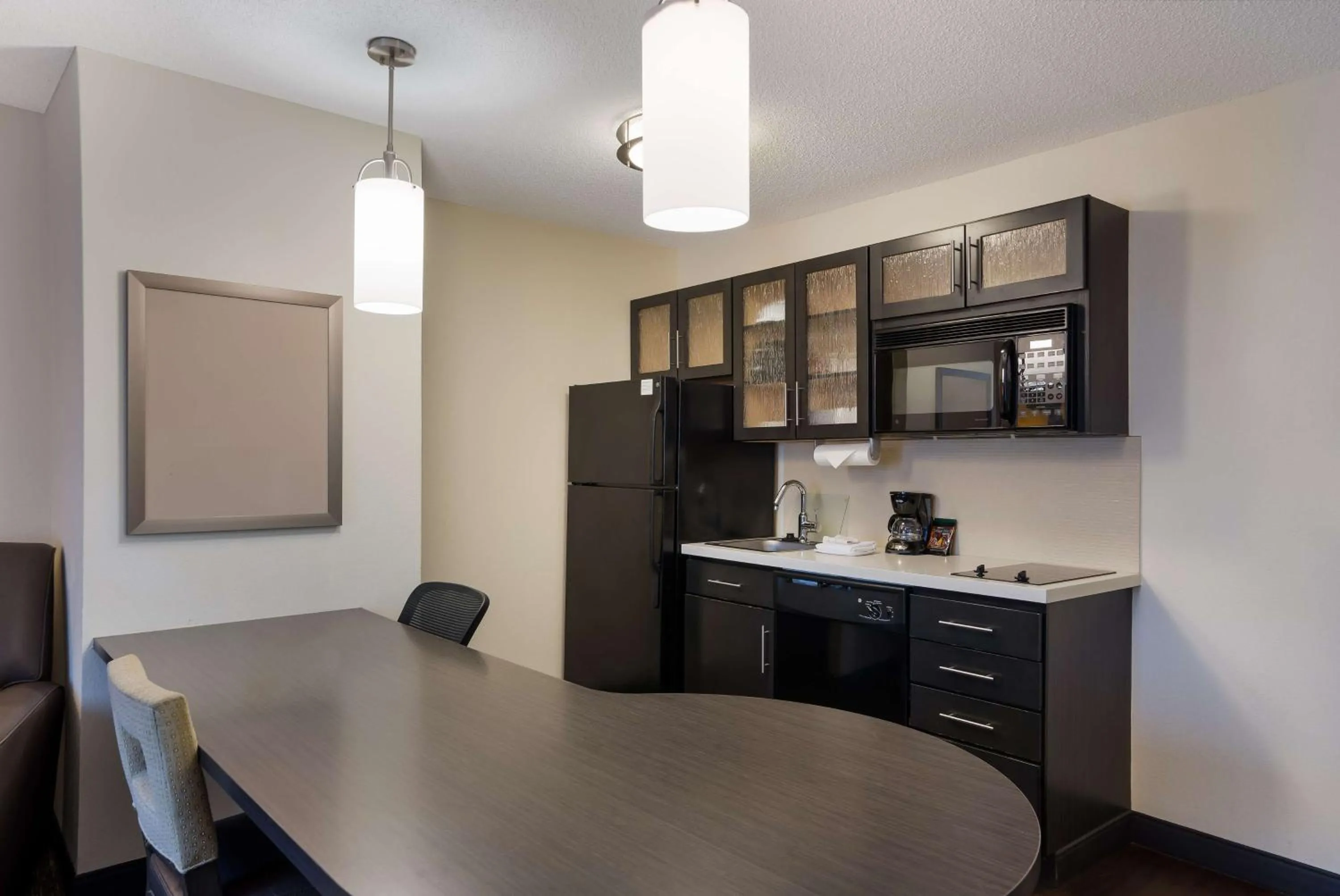 Kitchen or kitchenette in Sonesta Simply Suites Des Moines