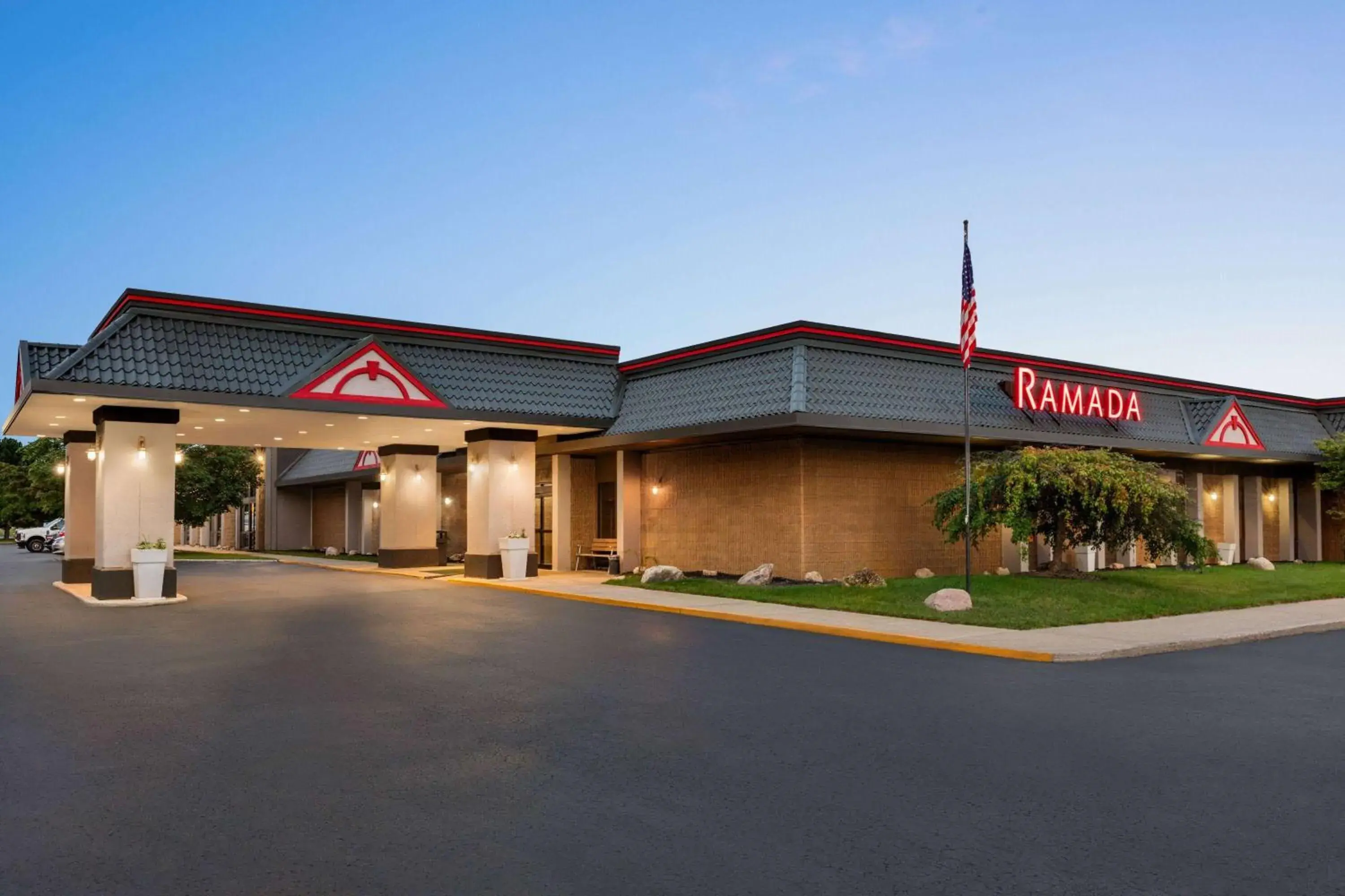 Property building in Ramada by Wyndham Alpena Property building in Ramada by Wyndham Alpena