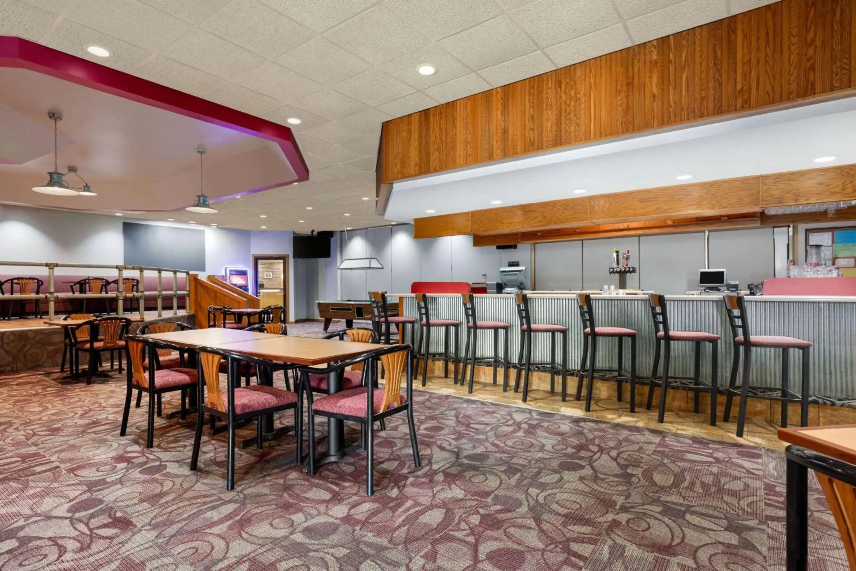 Lounge or bar in Ramada by Wyndham Alpena Lounge or bar in Ramada by Wyndham Alpena
