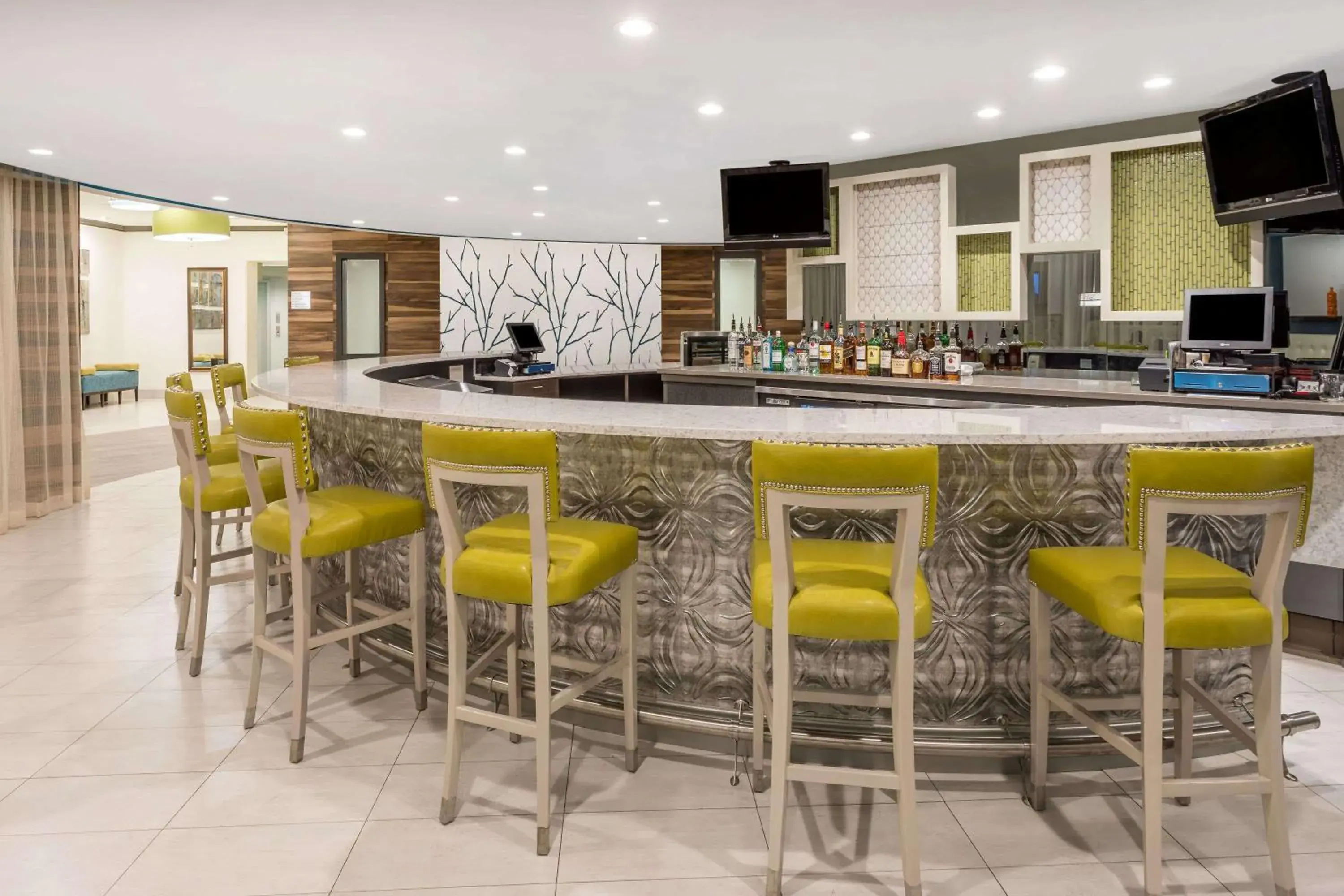 Lounge or bar in Wyndham Garden Summerville Lounge or bar in Wyndham Garden Summerville