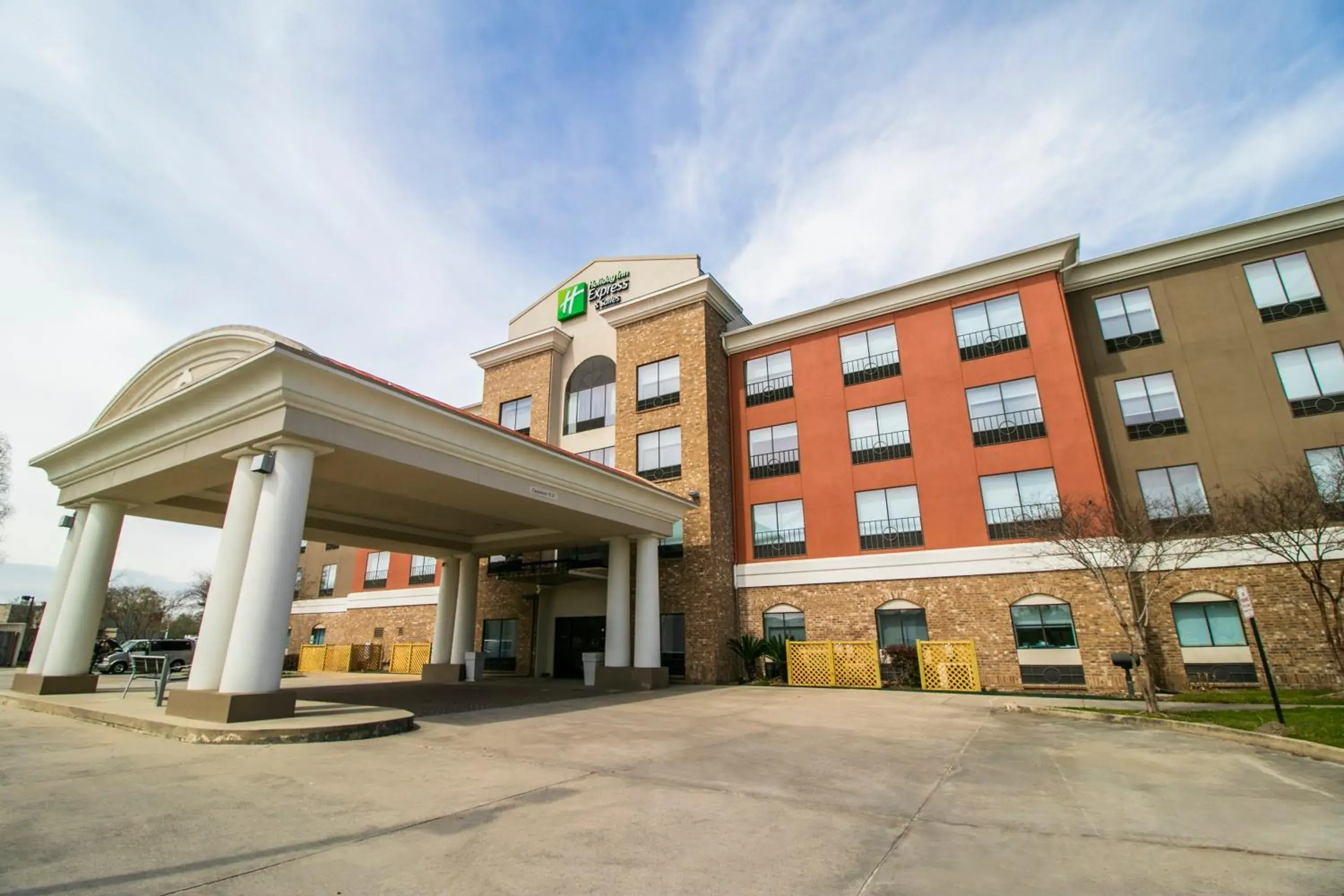 Property building in Holiday Inn Express Hotel & Suites Baton Rouge -Port Allen by IHG Property building in Holiday Inn Express Hotel & Suites Baton Rouge -Port Allen by IHG