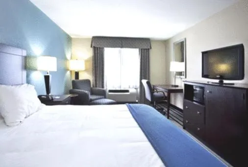 Day, Bed in Holiday Inn Express Hotel & Suites Baton Rouge -Port Allen by IHG