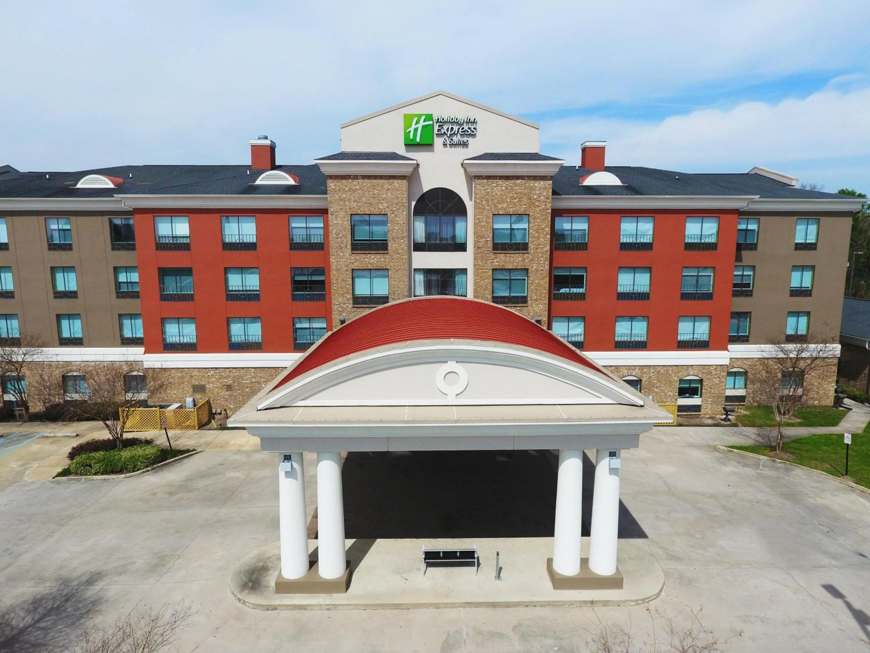 Property building in Holiday Inn Express Hotel & Suites Baton Rouge -Port Allen by IHG