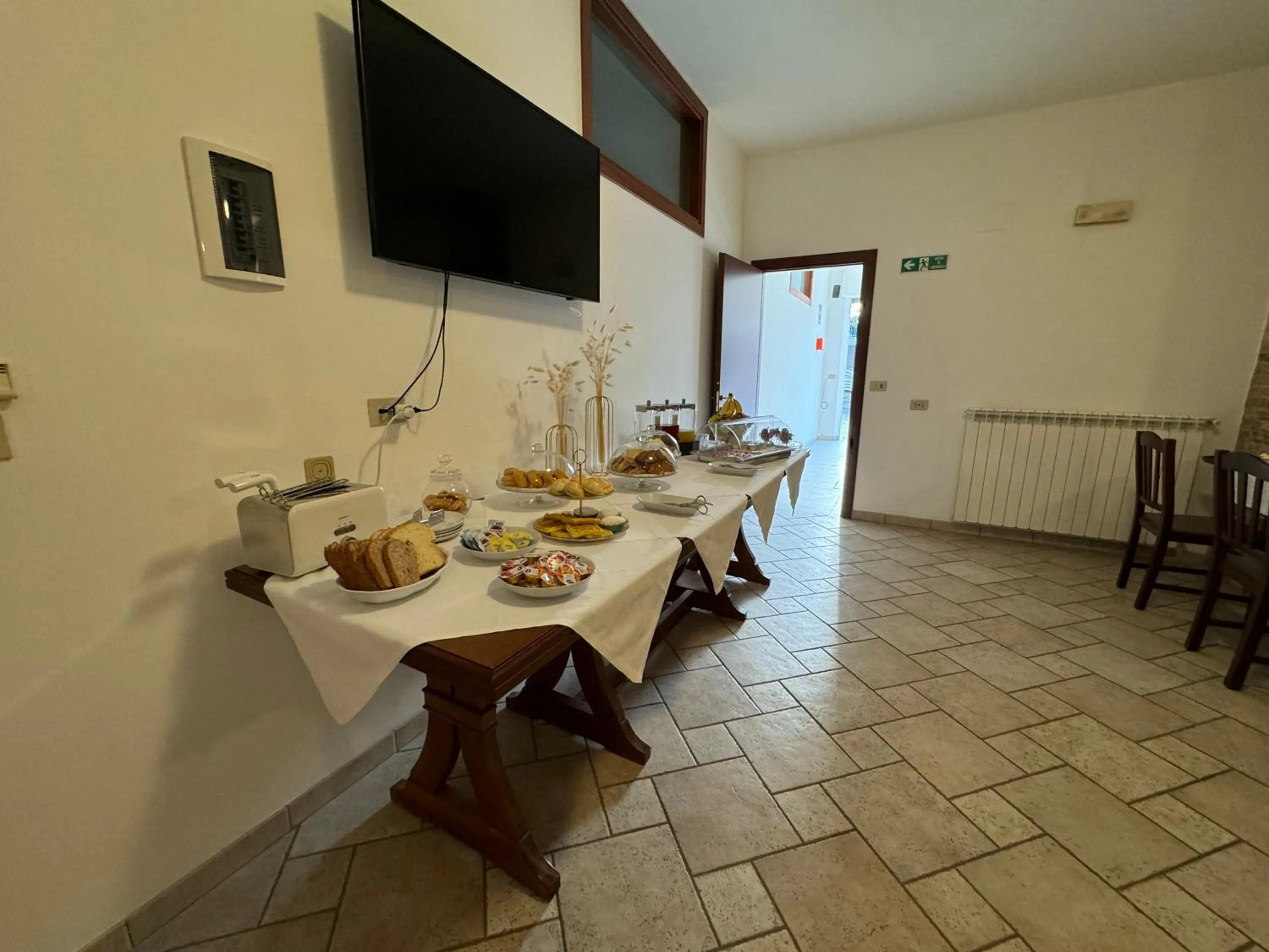 Breakfast in Villa Emilia