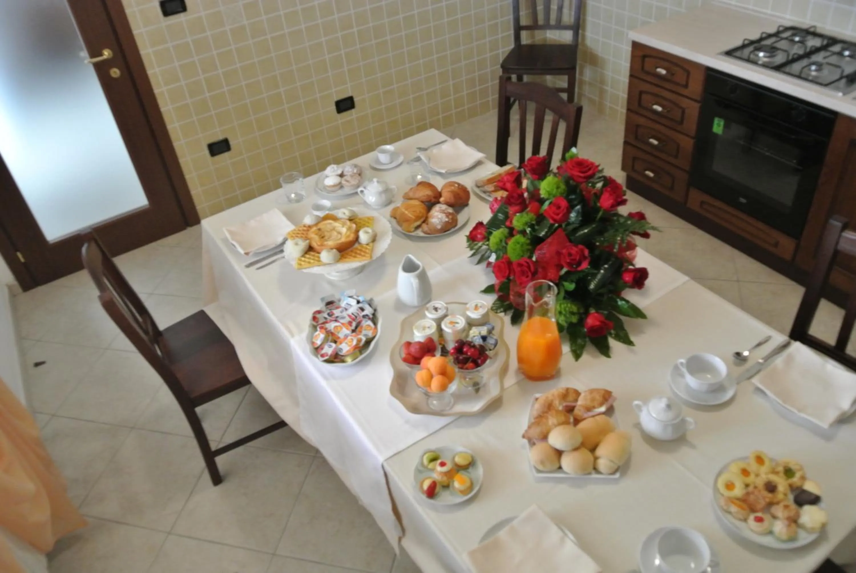 Communal kitchen in Villa Emilia