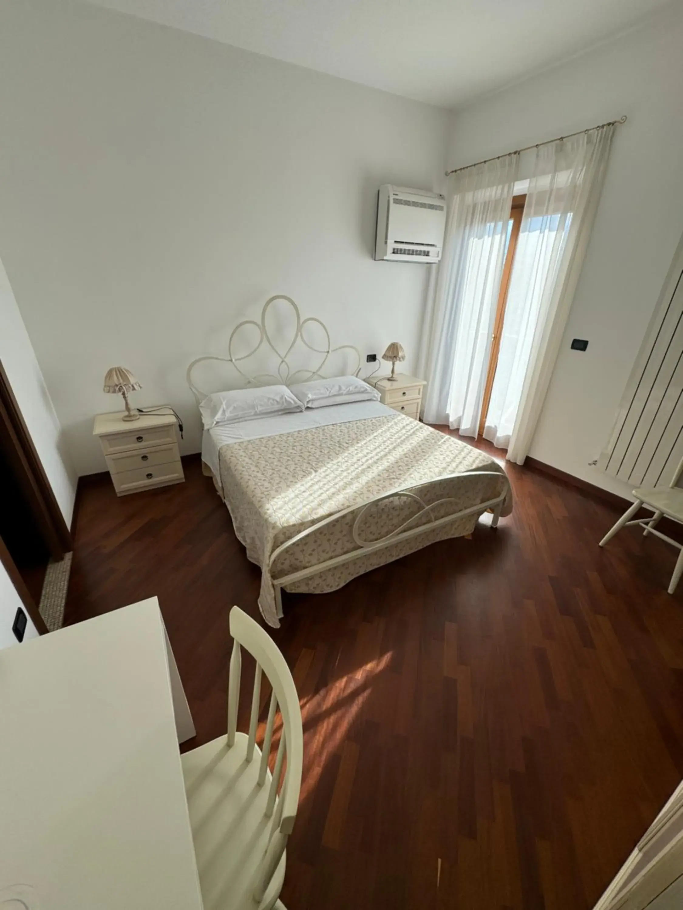 Double Room - single occupancy in Villa Emilia Double Room - single occupancy in Villa Emilia