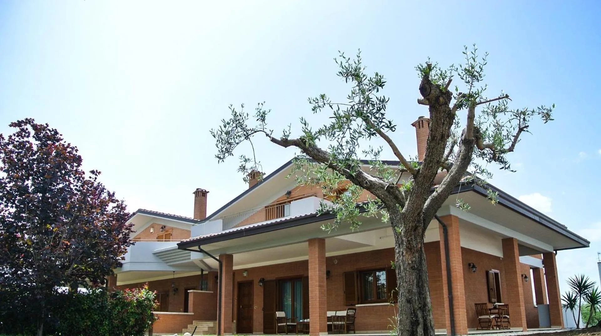 Facade/entrance in Villa Emilia