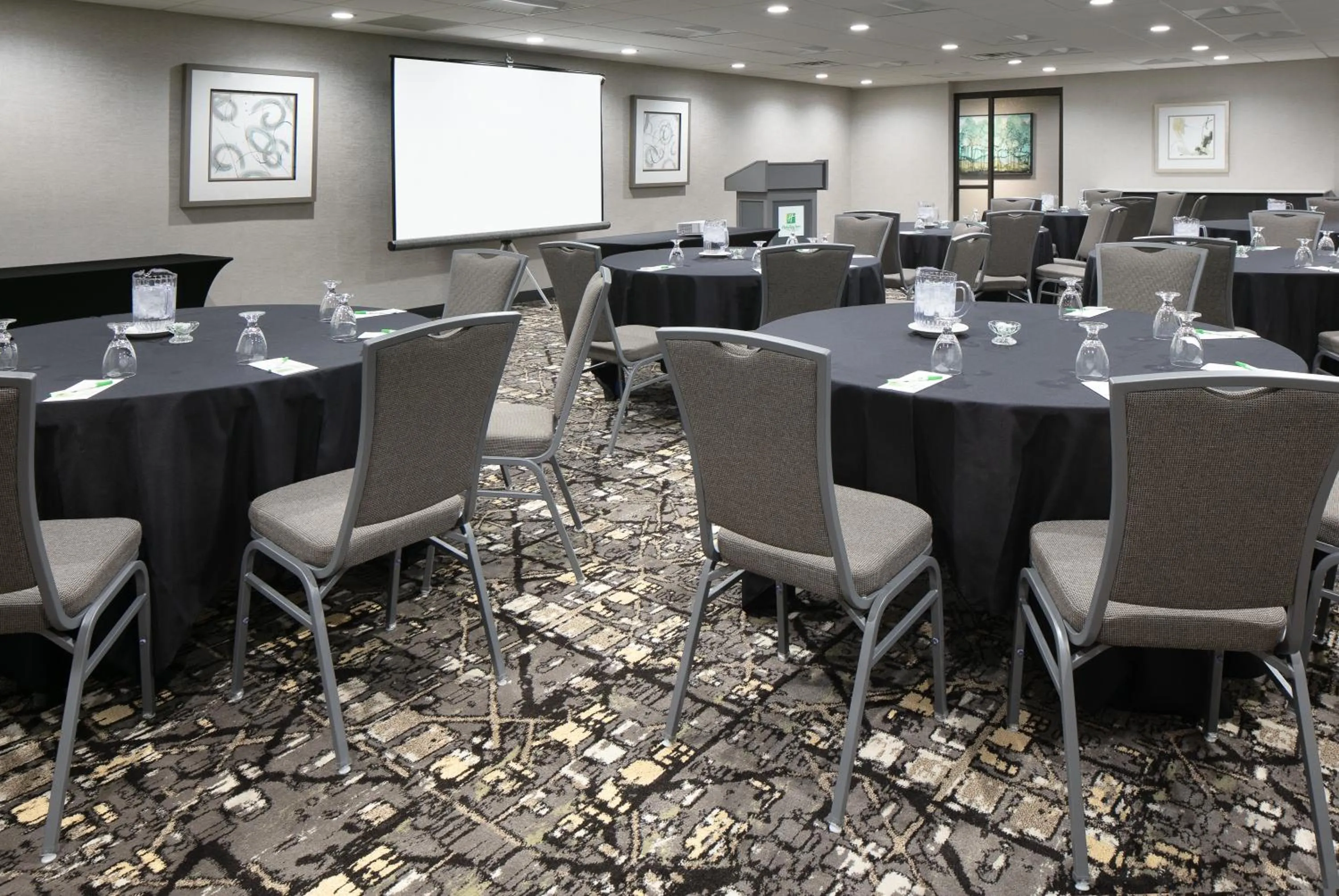 Meeting/conference room in Holiday Inn Hotel & Suites Des Moines-Northwest by IHG