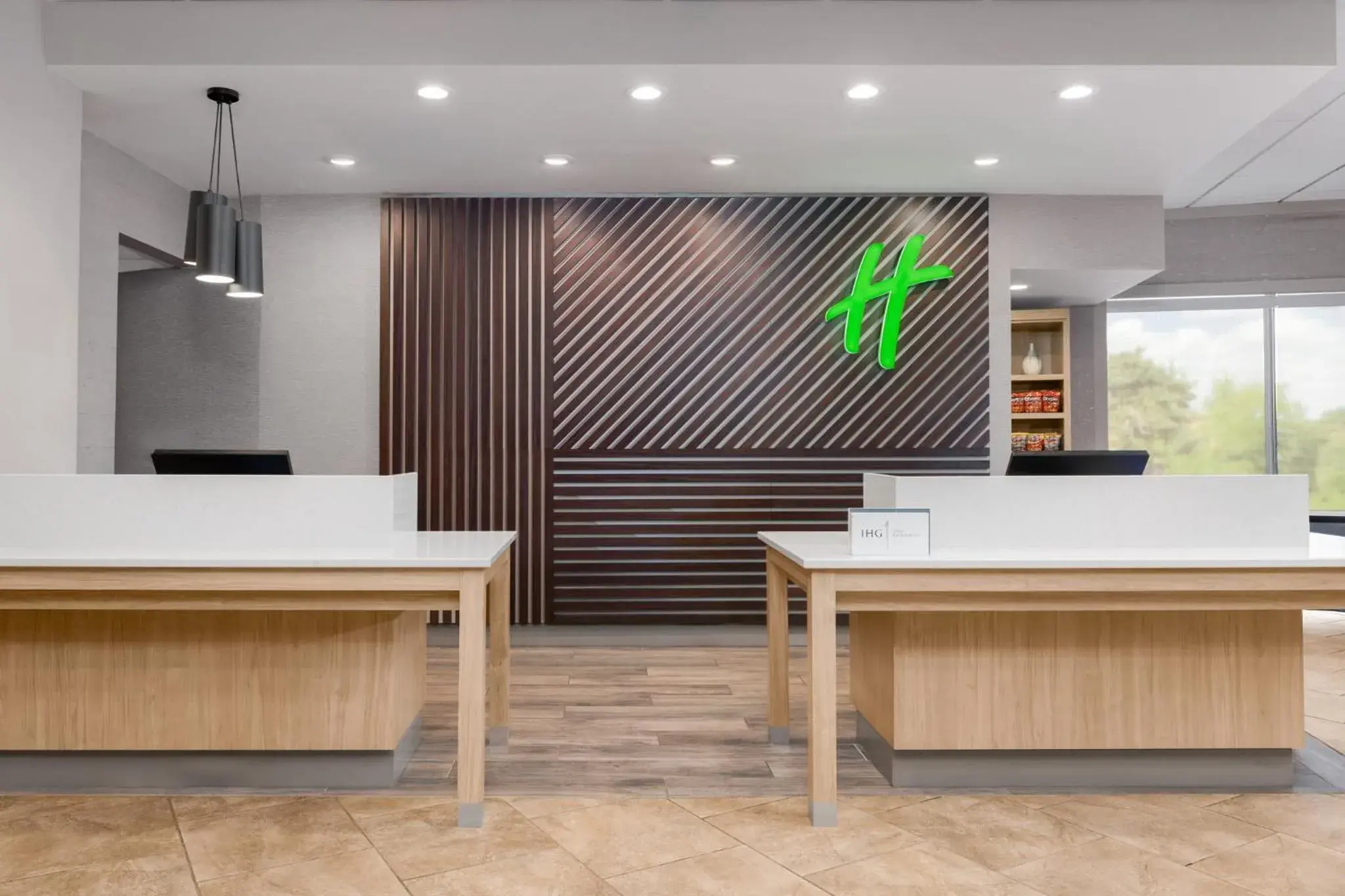 Property building in Holiday Inn Hotel & Suites Des Moines-Northwest by IHG Property building in Holiday Inn Hotel & Suites Des Moines-Northwest by IHG