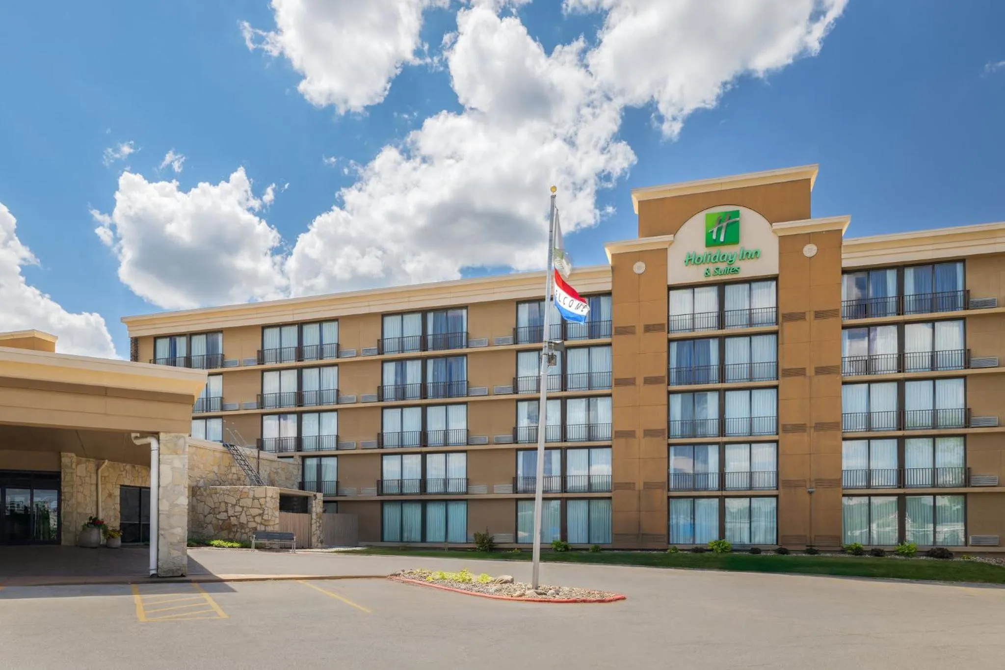 Property building in Holiday Inn Hotel & Suites Des Moines-Northwest by IHG