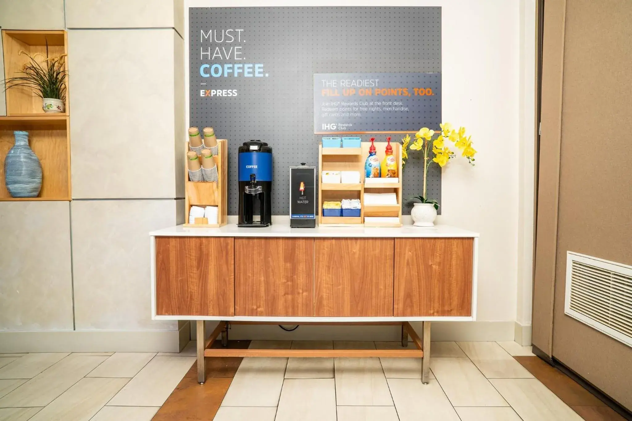 Breakfast in Holiday Inn Express Hotel & Suites Hesperia by IHG Breakfast in Holiday Inn Express Hotel & Suites Hesperia by IHG