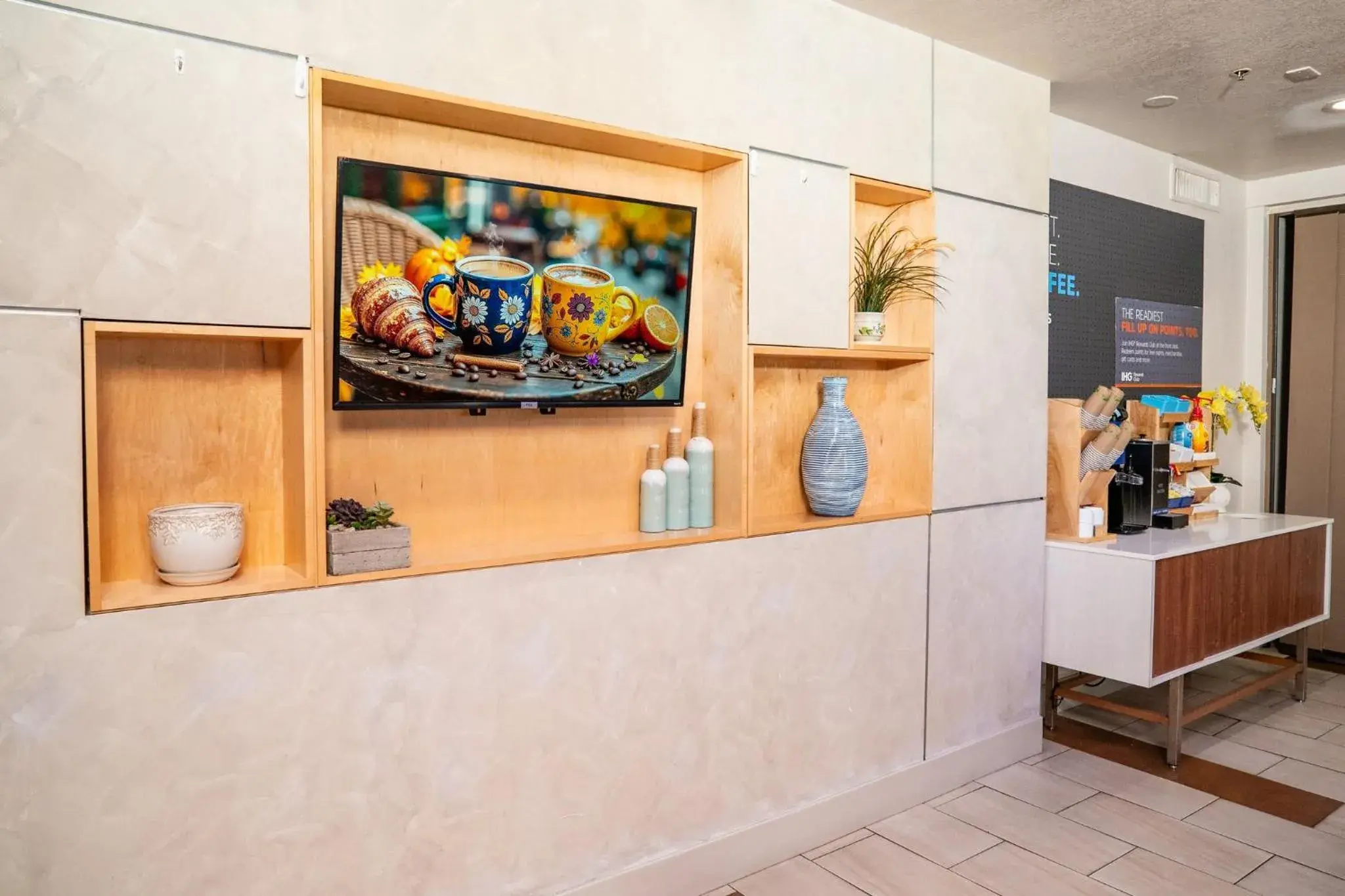 Property building in Holiday Inn Express Hotel & Suites Hesperia by IHG Property building in Holiday Inn Express Hotel & Suites Hesperia by IHG