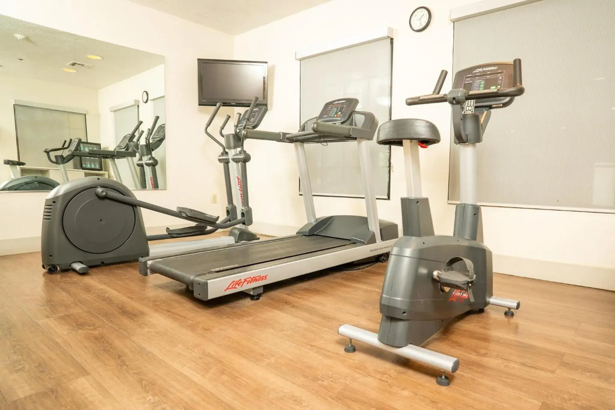 Fitness centre/facilities in Holiday Inn Express Hotel & Suites Hesperia by IHG Fitness centre/facilities in Holiday Inn Express Hotel & Suites Hesperia by IHG