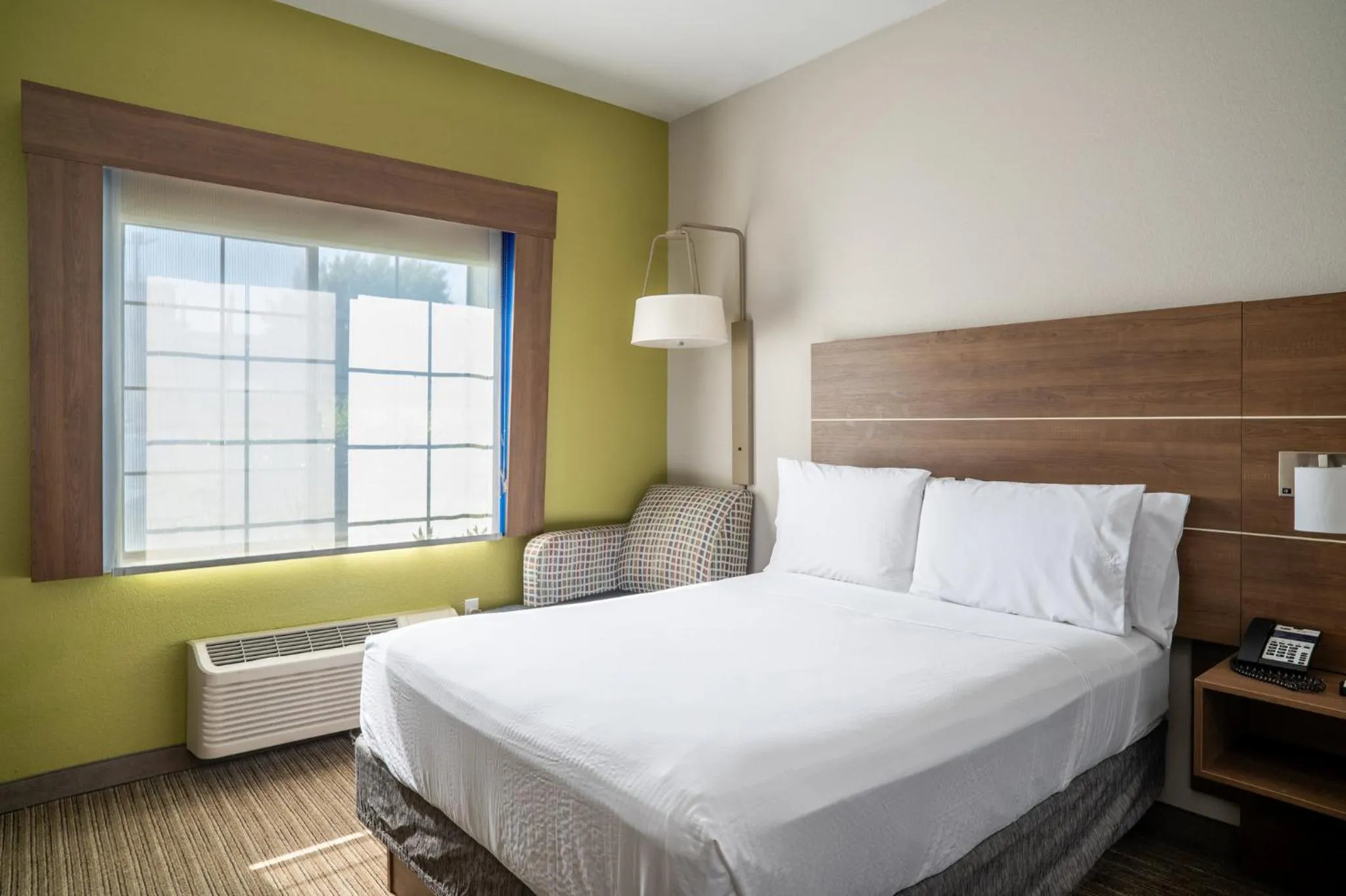 Photo of the whole room, Bed in Holiday Inn Express Hotel & Suites Hesperia by IHG