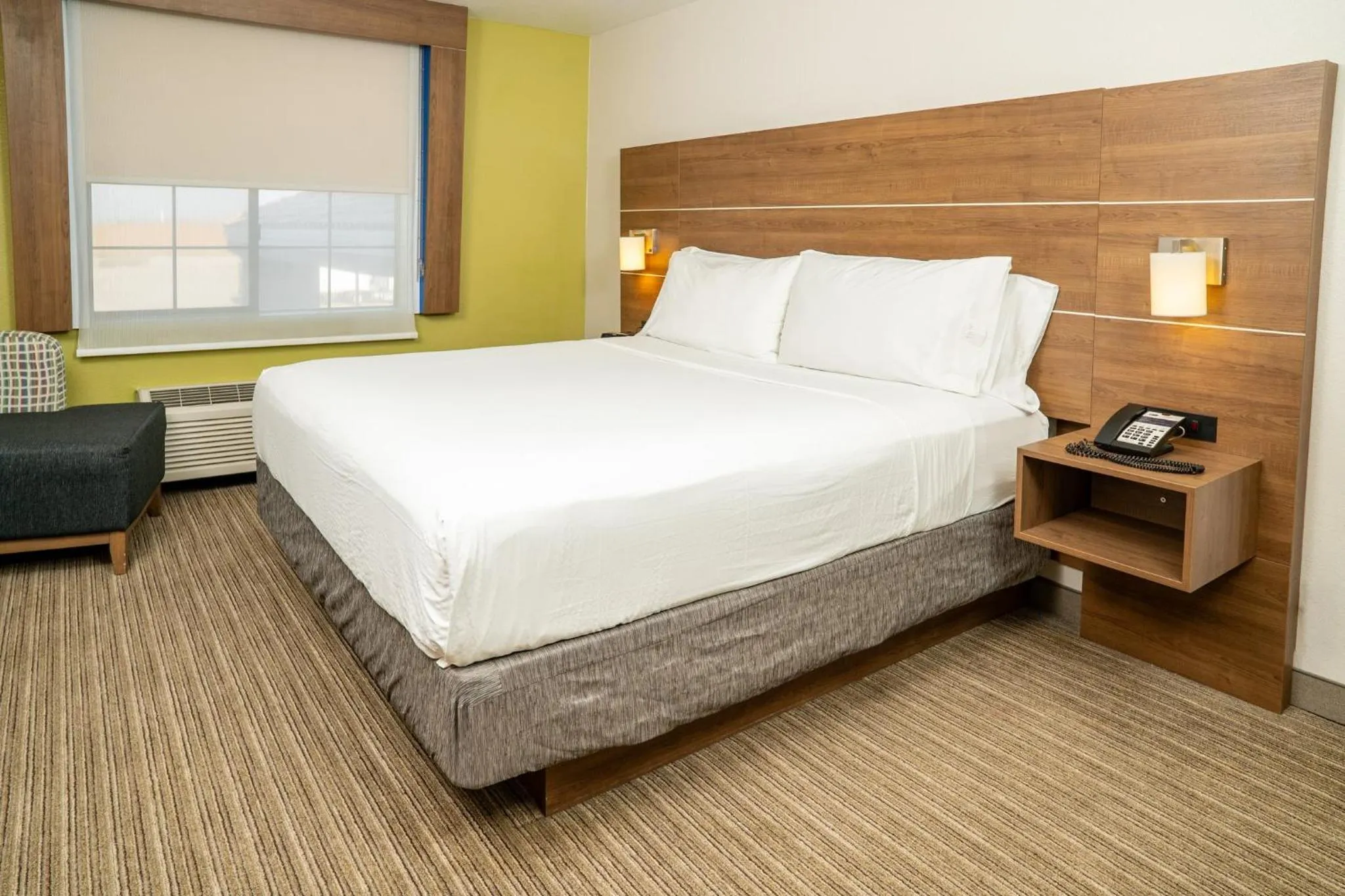 Photo of the whole room, Bed in Holiday Inn Express Hotel & Suites Hesperia by IHG