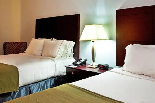 Bed in Holiday Inn Express Hotel & Suites New Iberia - Avery Island by IHG