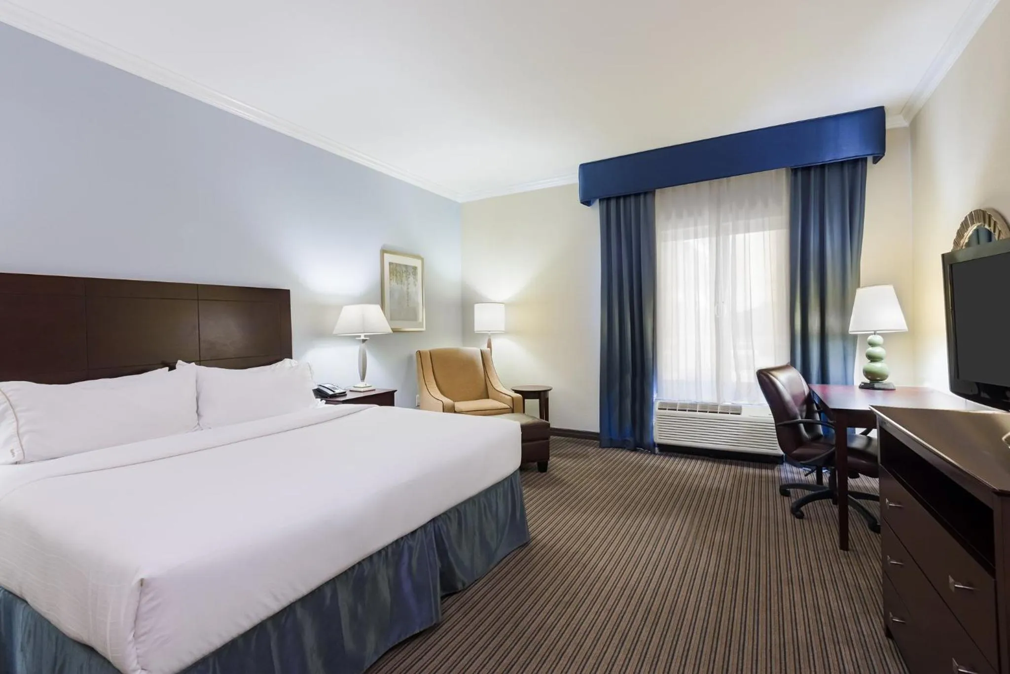 Photo of the whole room, Bed in Holiday Inn Express Hotel & Suites New Iberia - Avery Island by IHG